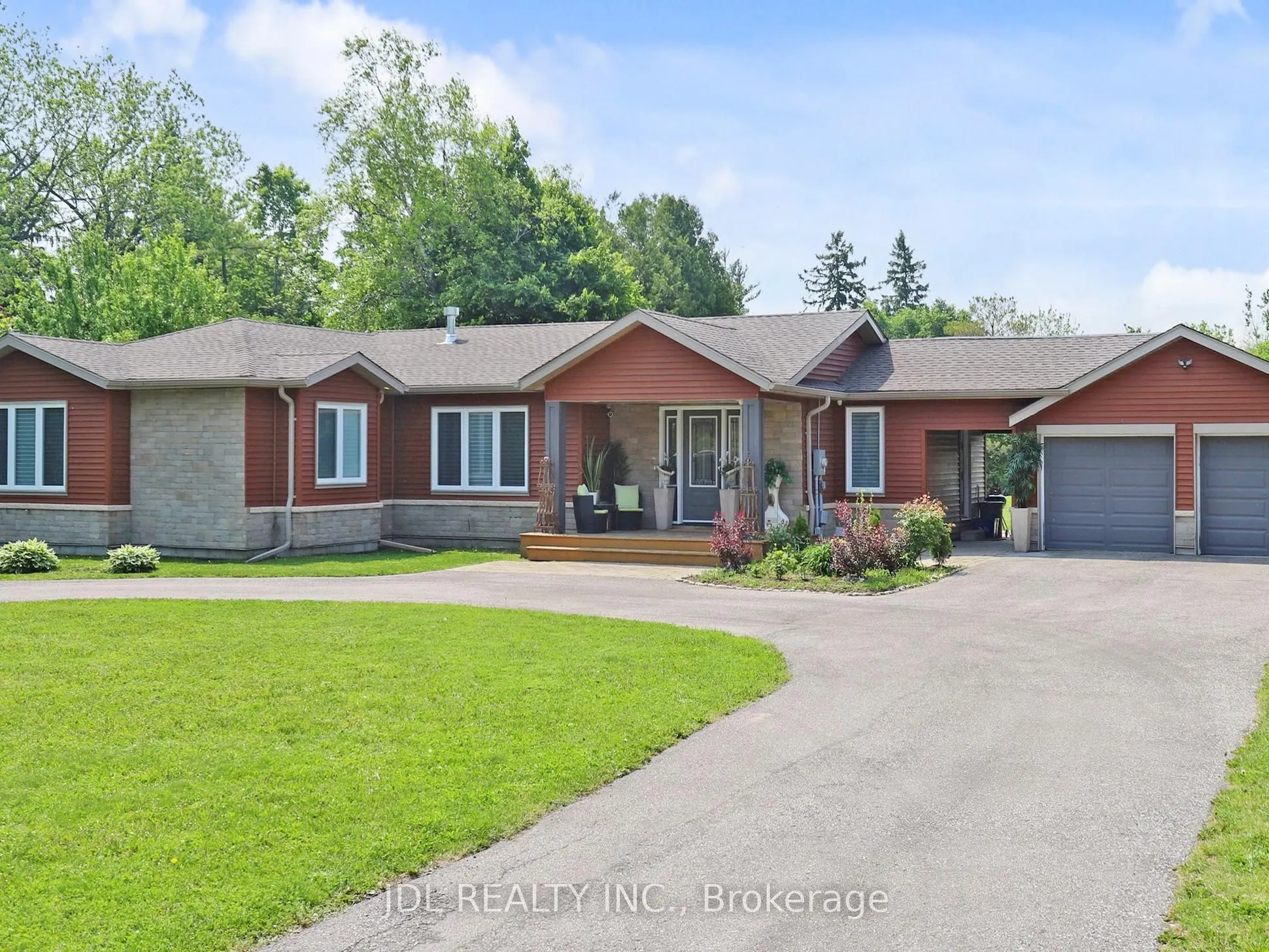 11 Hedge Road