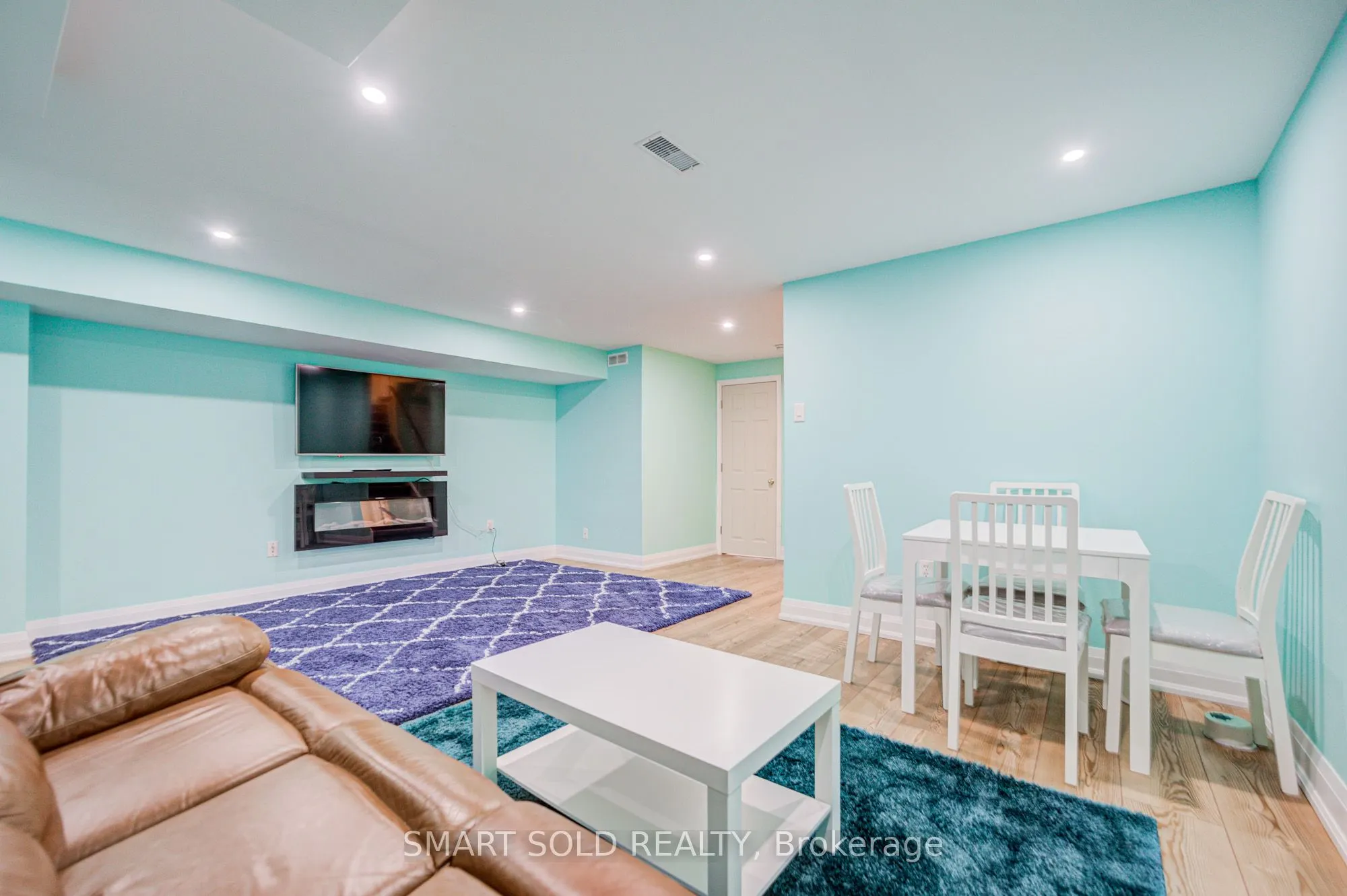 4 Thornhill Woods Drive