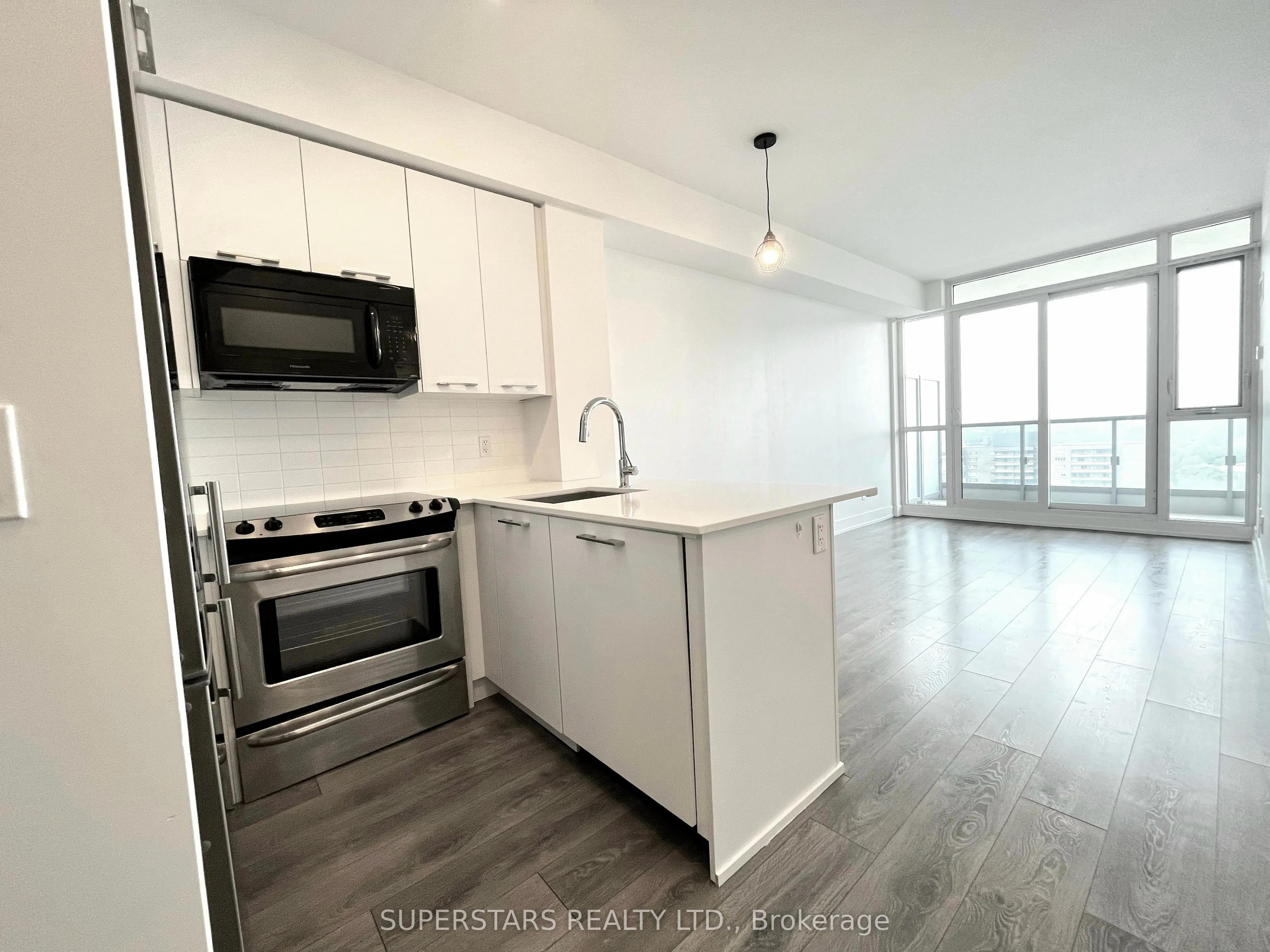 9471 Yonge Street, #1608