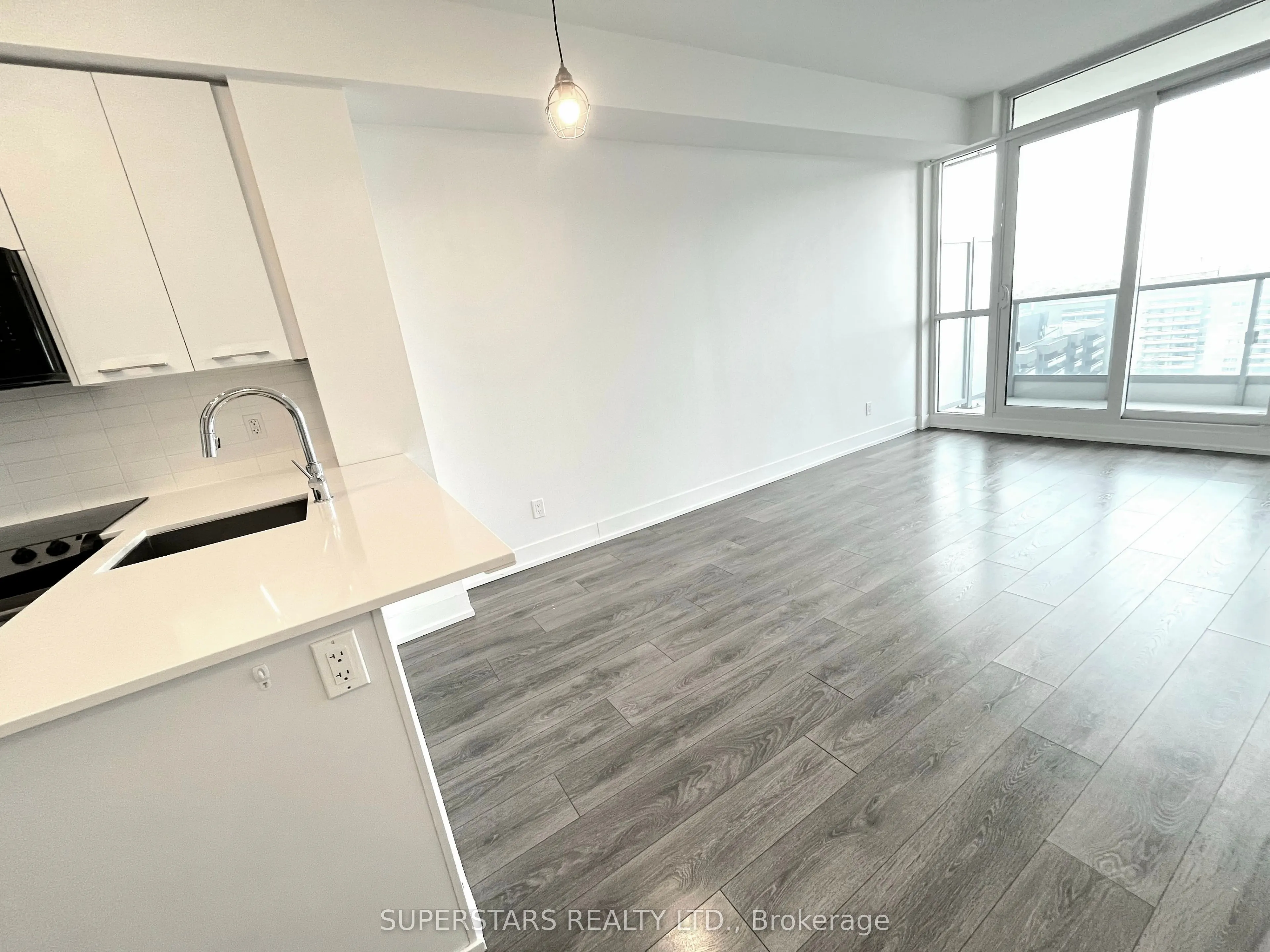 9471 Yonge Street, #1608