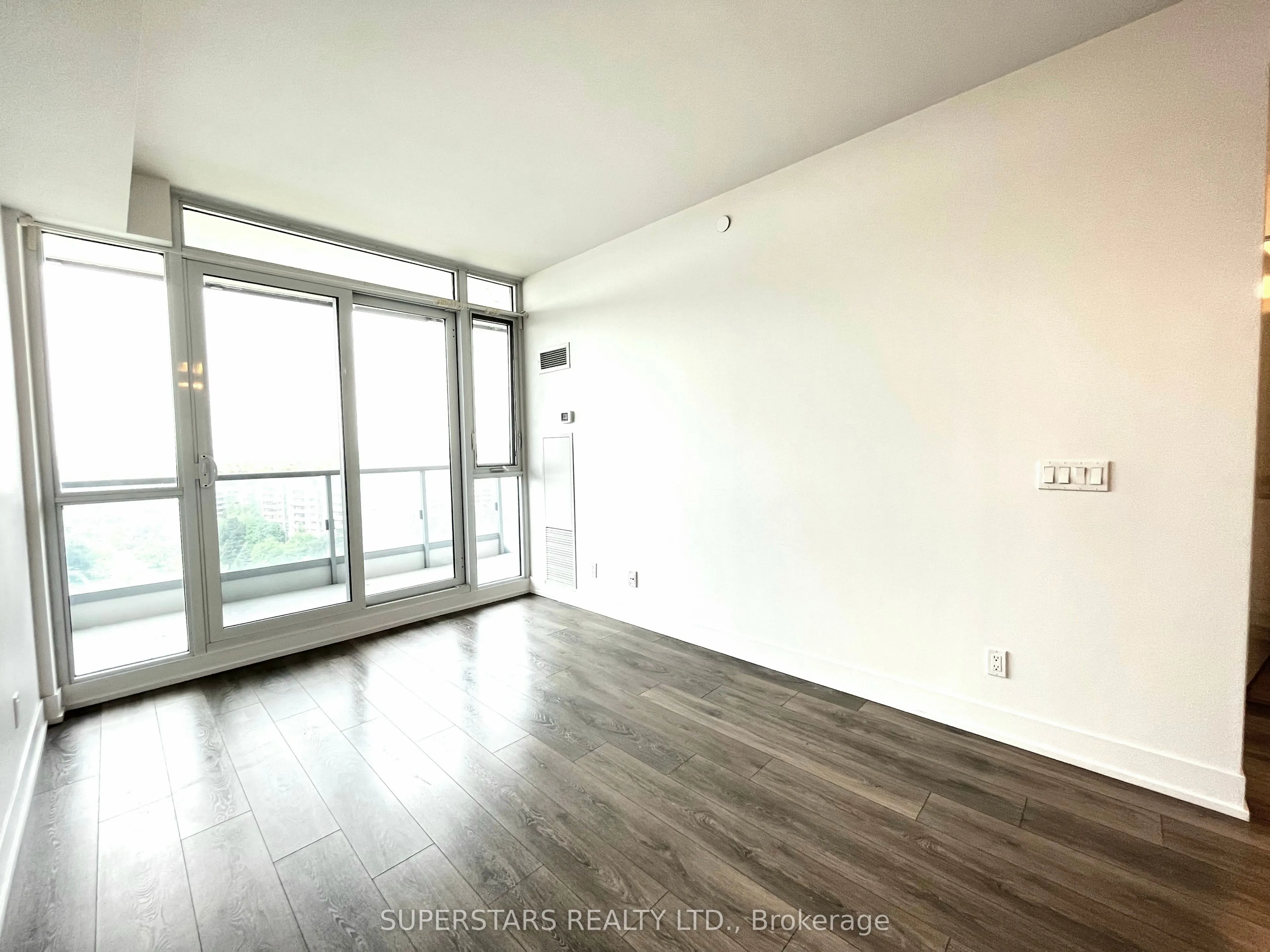 9471 Yonge Street, #1608