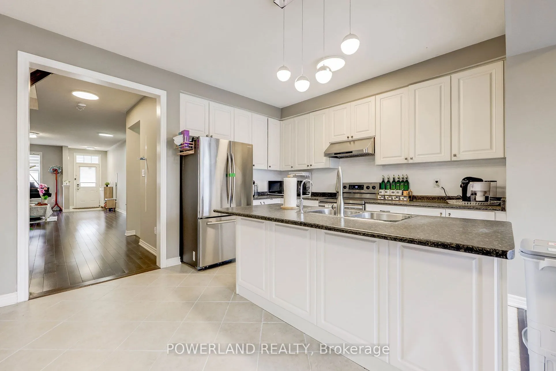 23 Cherna Avenue S