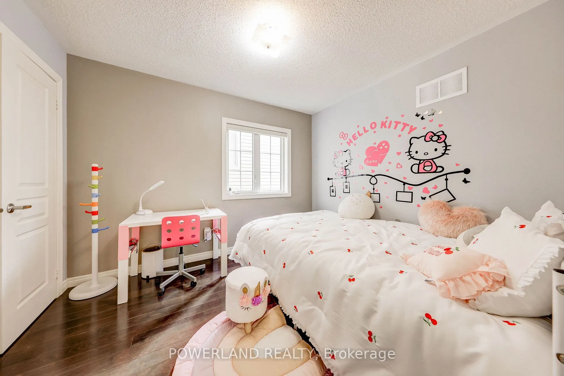 23 Cherna Avenue S