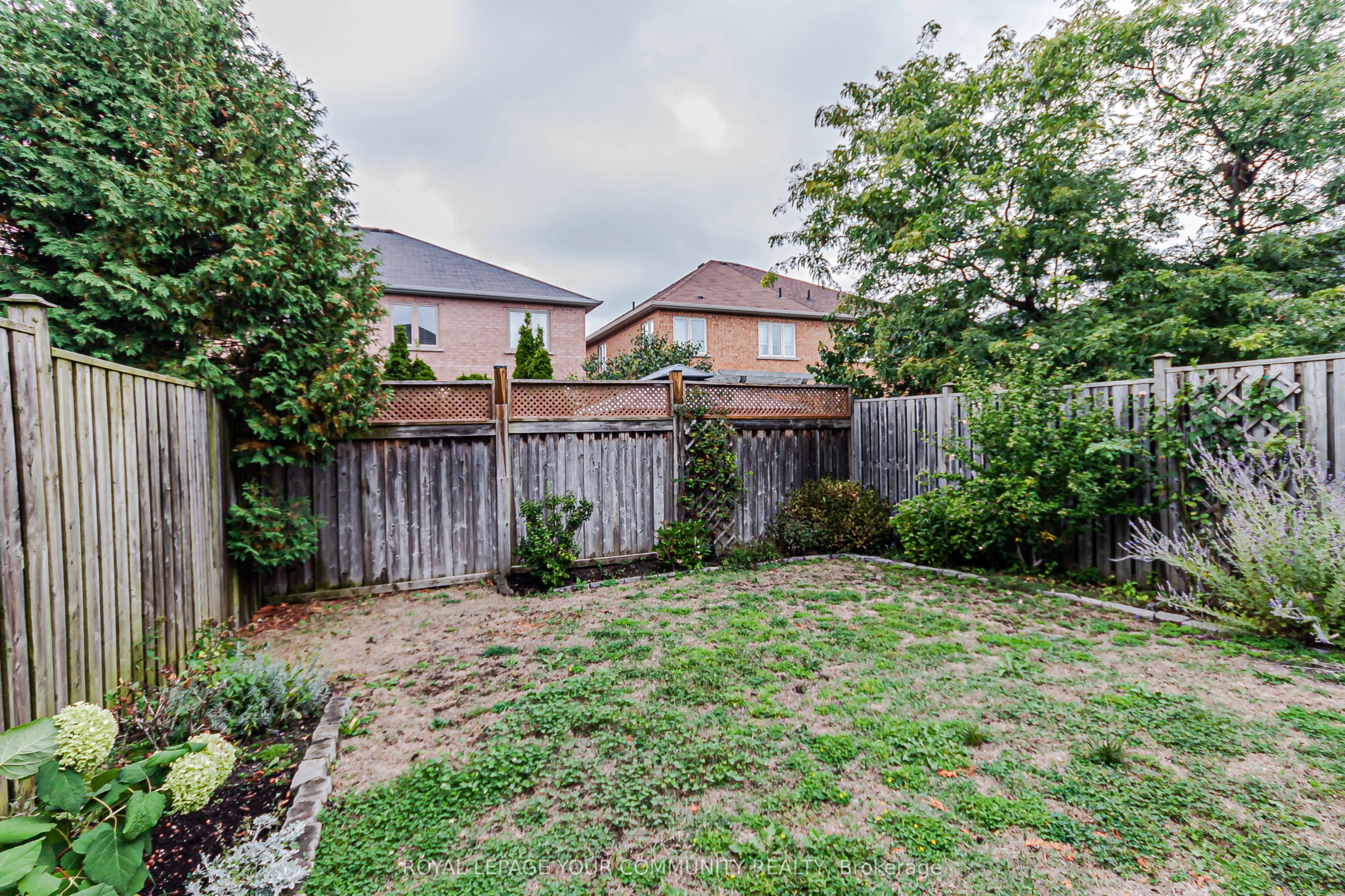 32 Black Maple Crescent