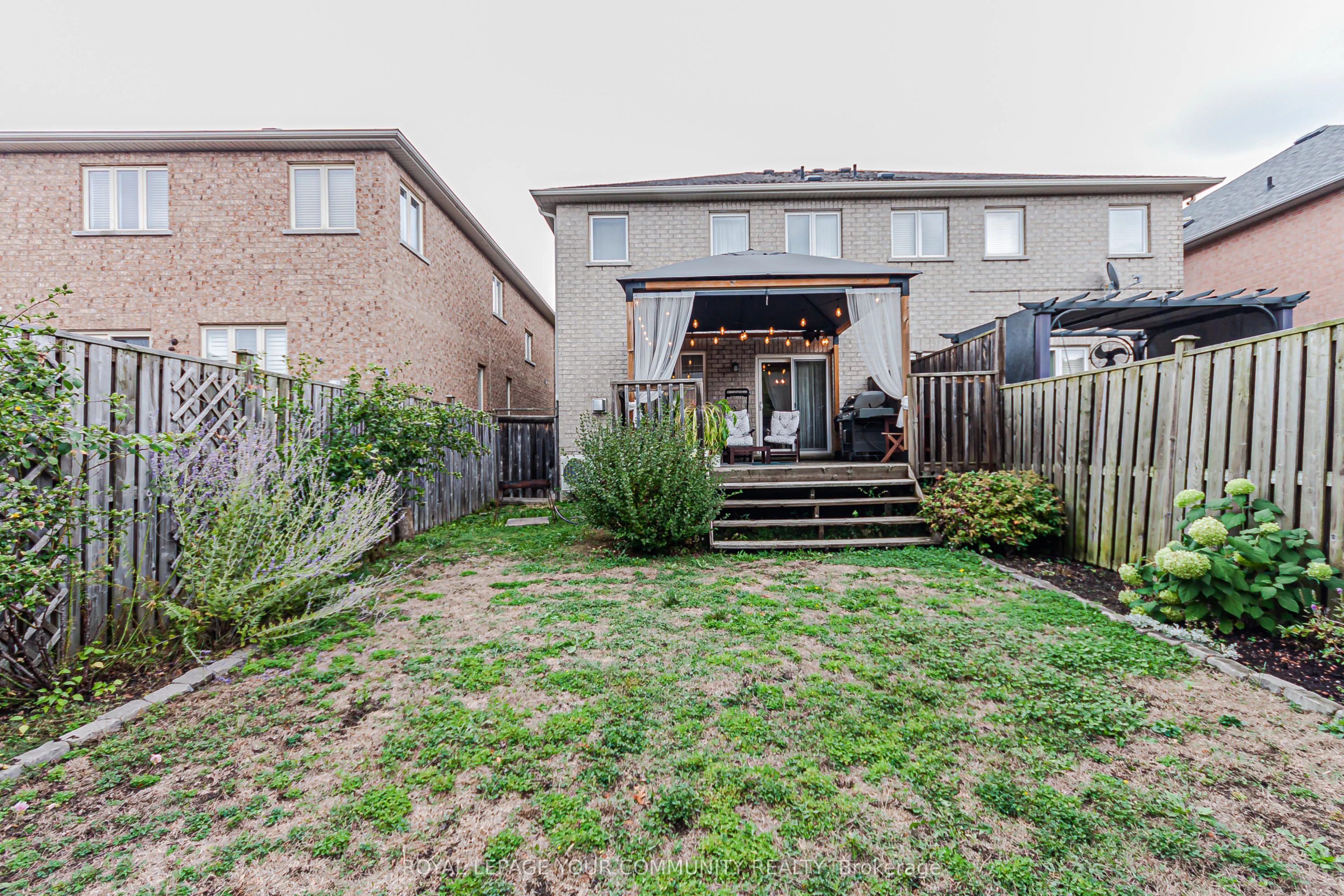 32 Black Maple Crescent