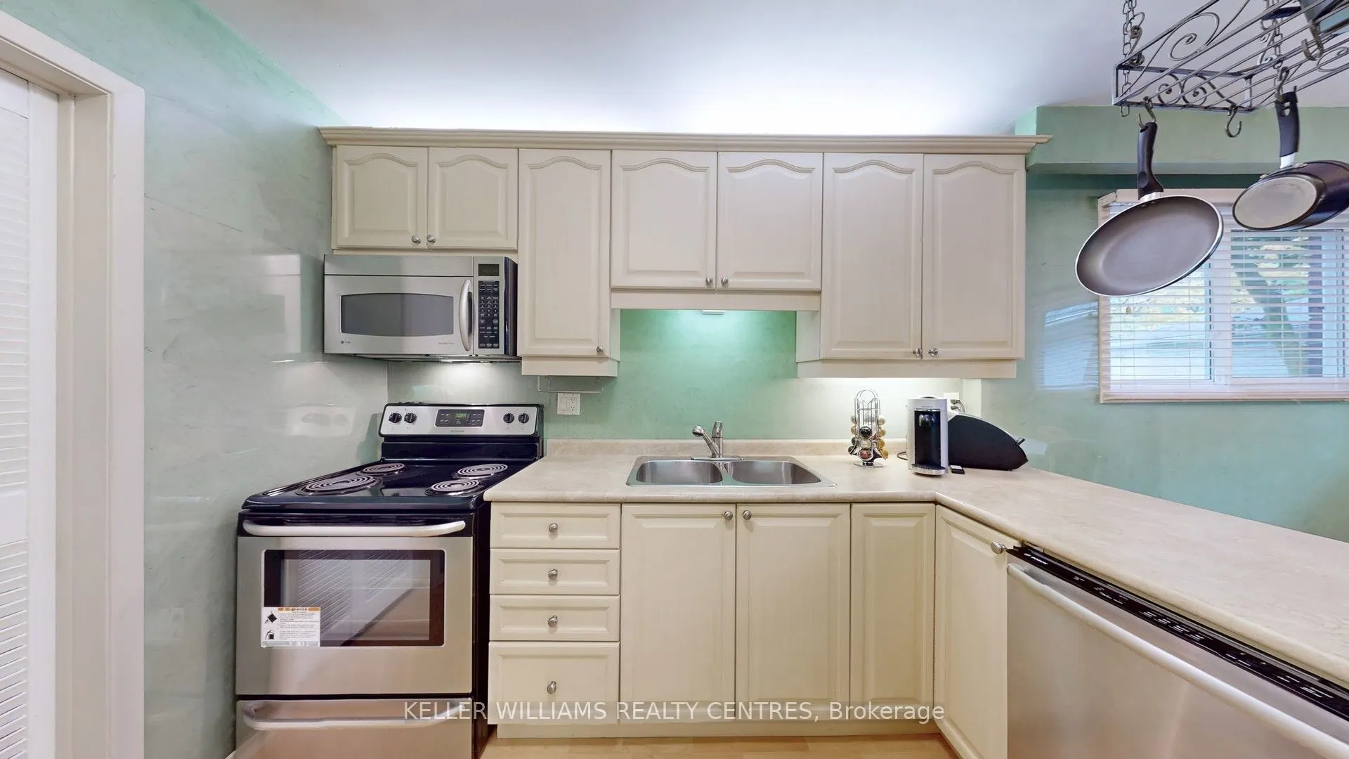 22 Coral Harbour Crescent