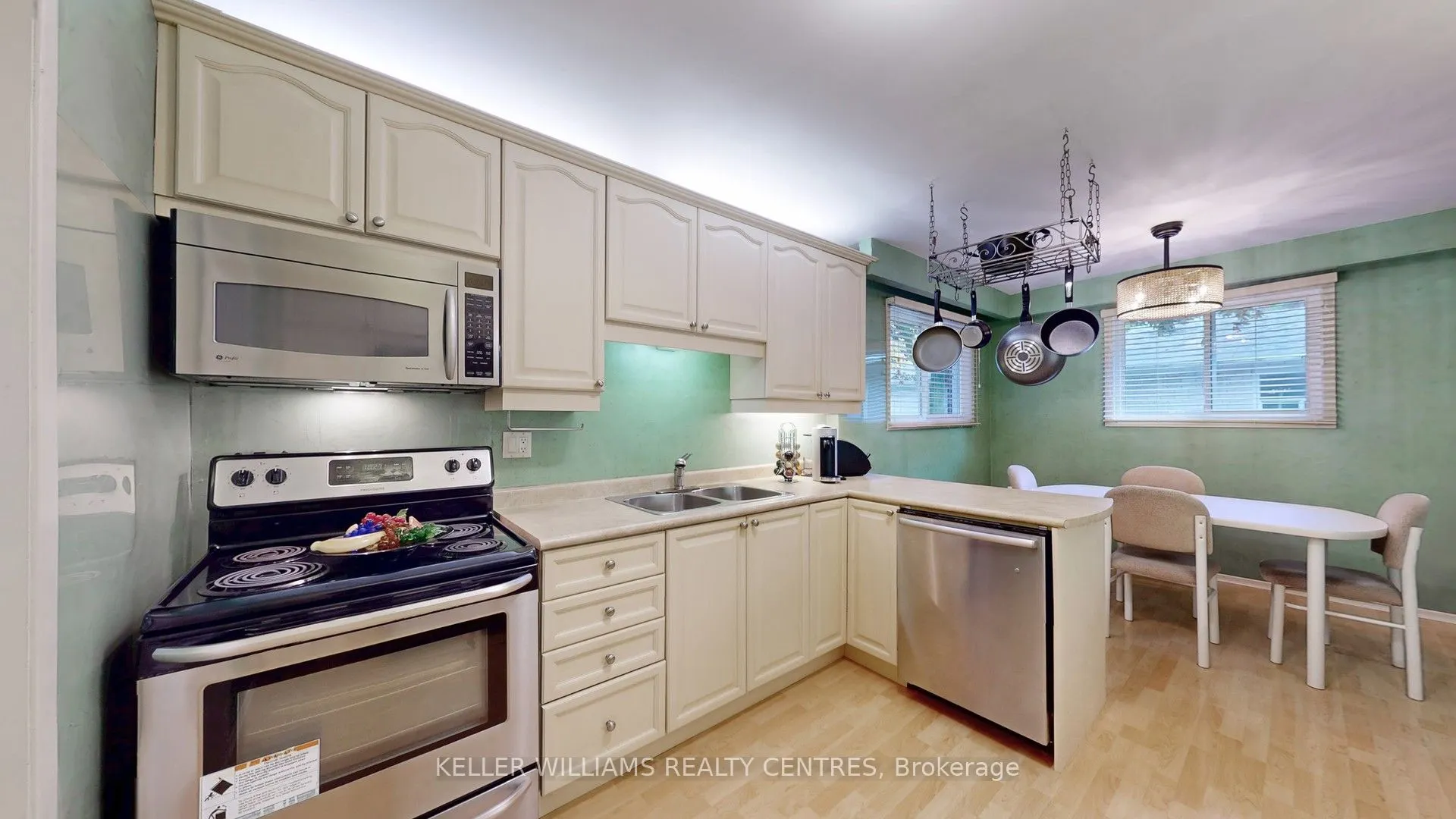22 Coral Harbour Crescent