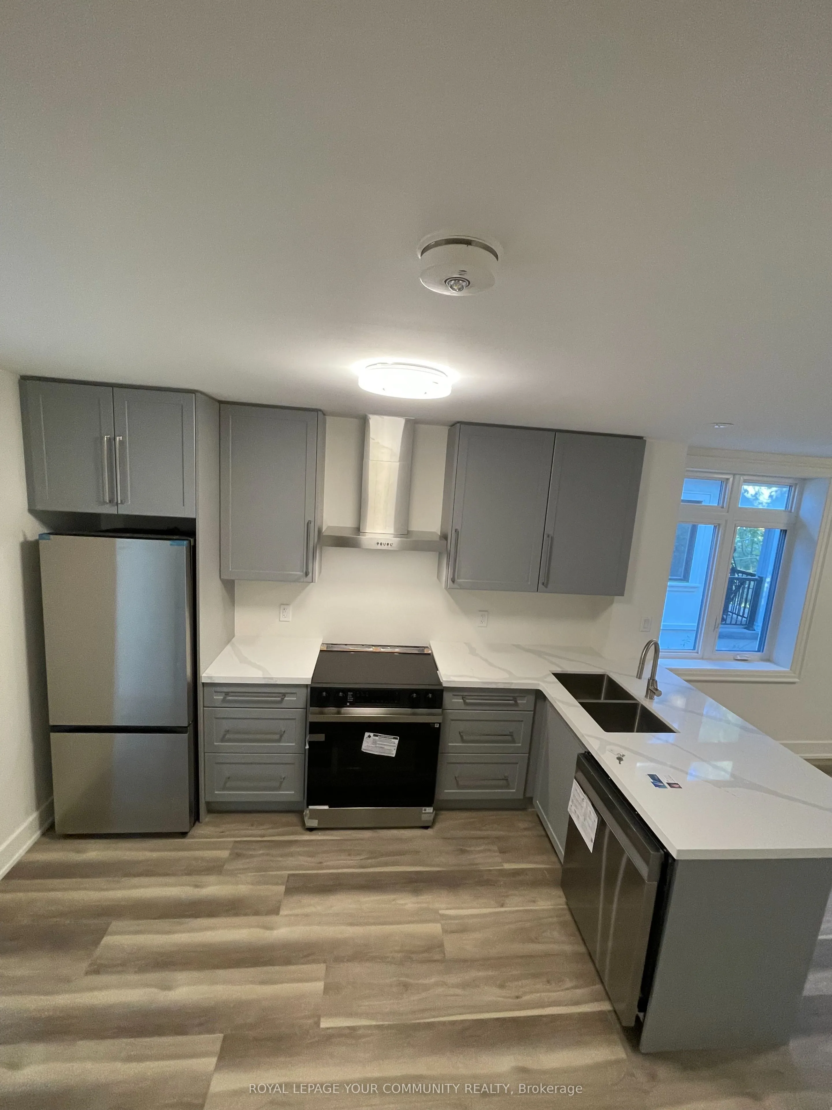 263 Barrie Street W, #8