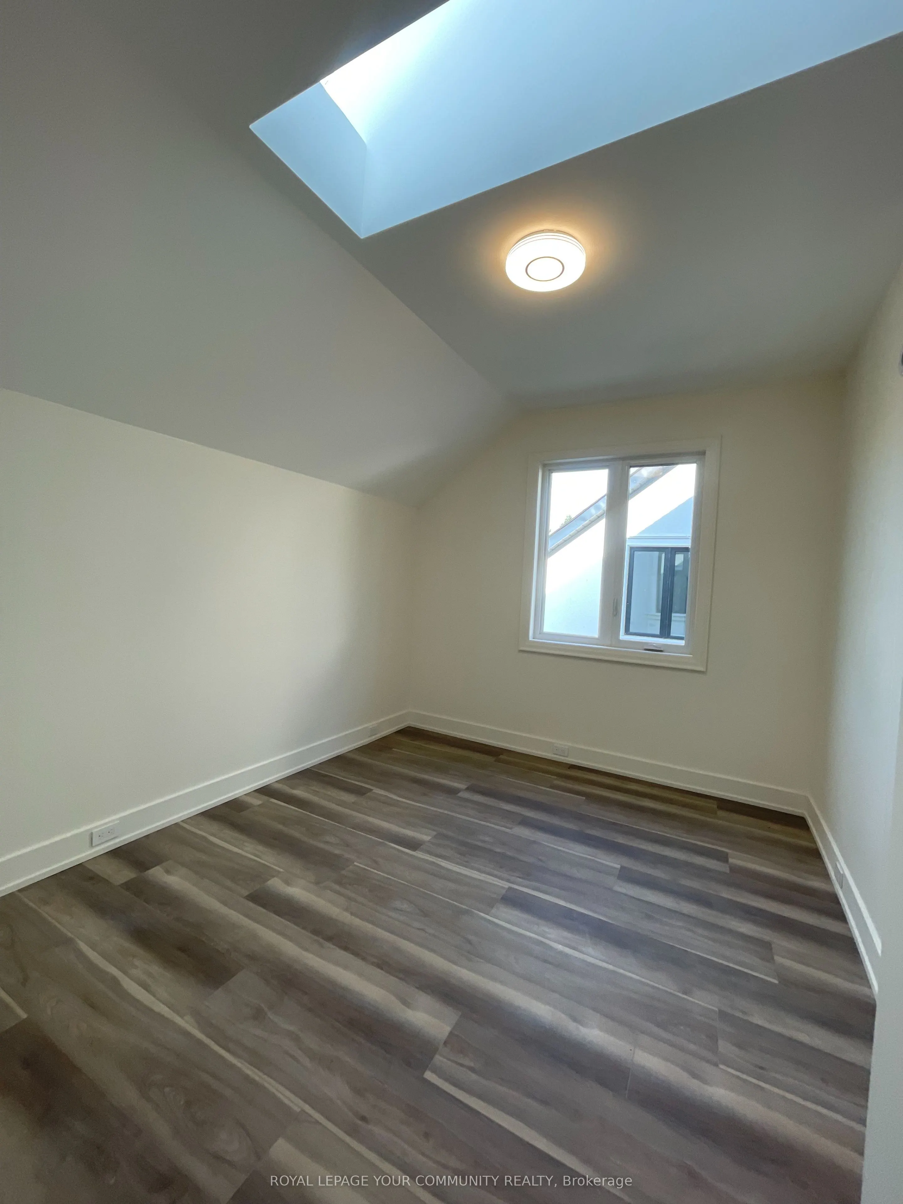 263 Barrie Street W, #8