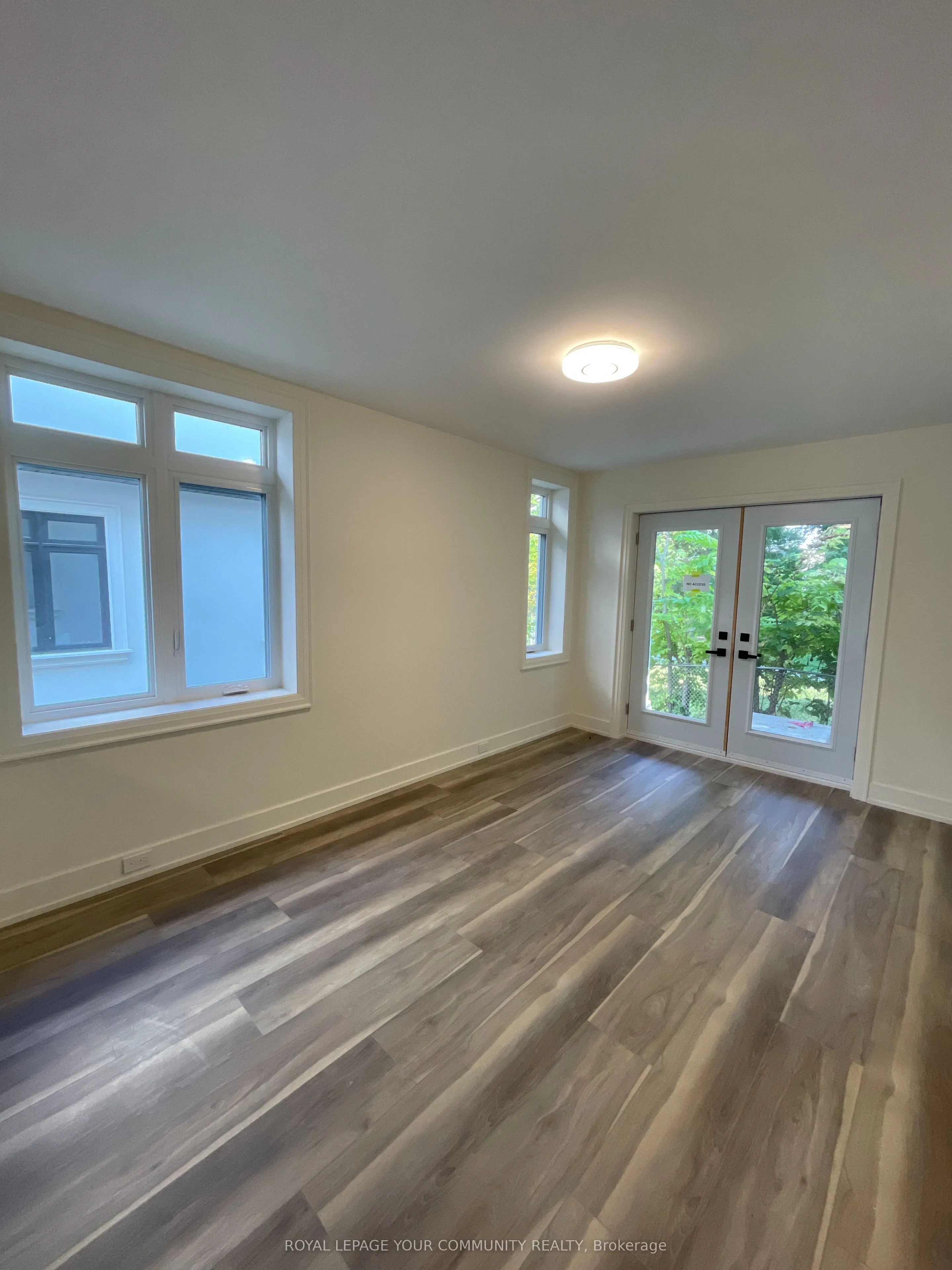 263 Barrie Street W, #8