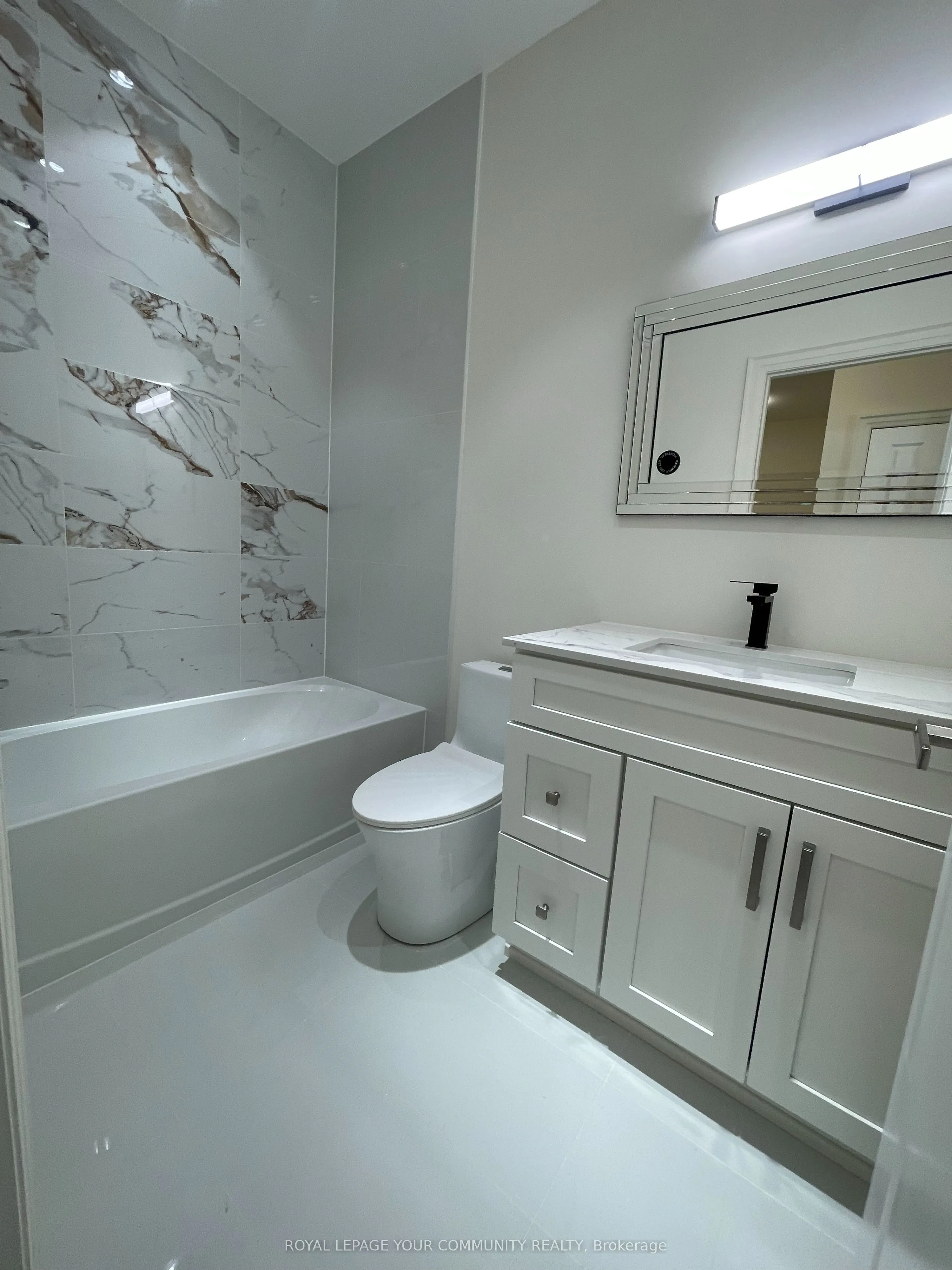 263 Barrie Street W, #8