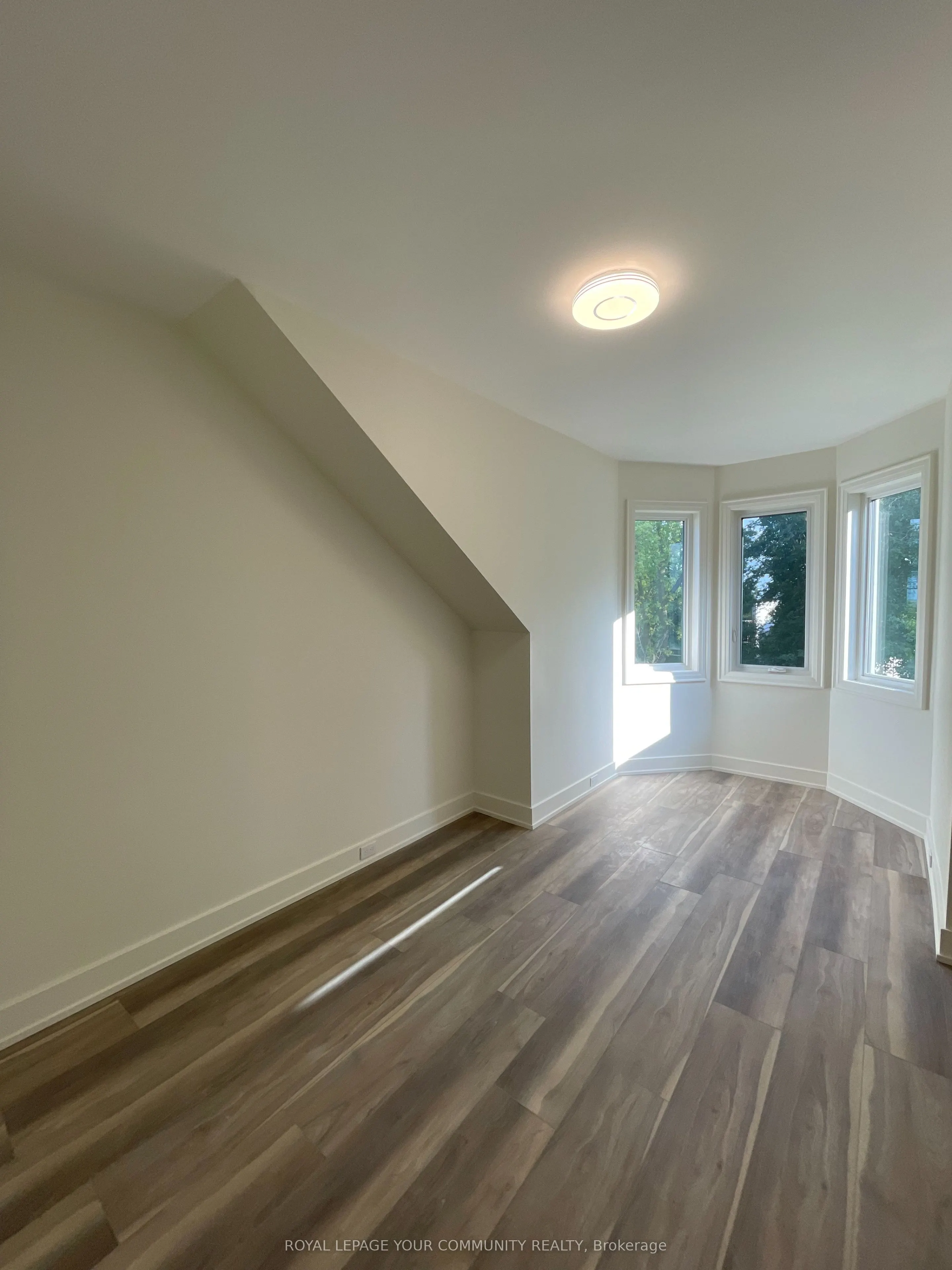 263 Barrie Street W, #8