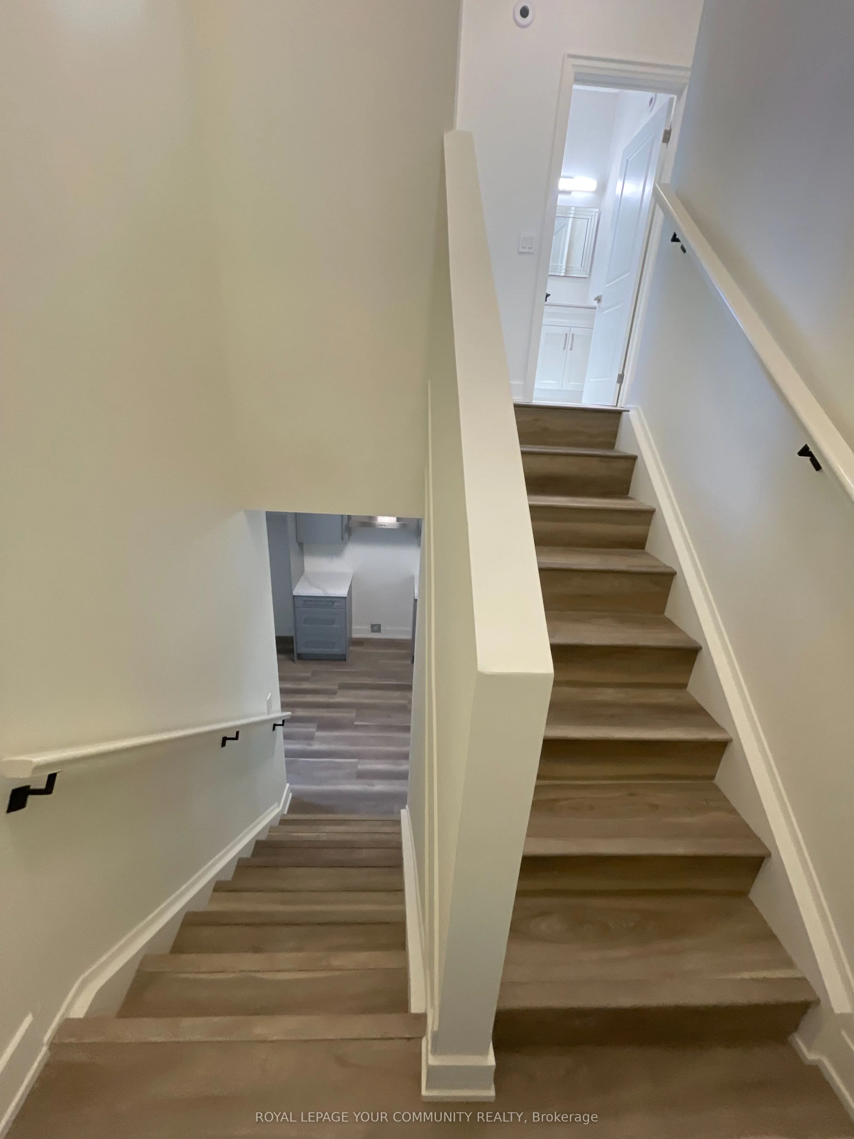 263 Barrie Street W, #8