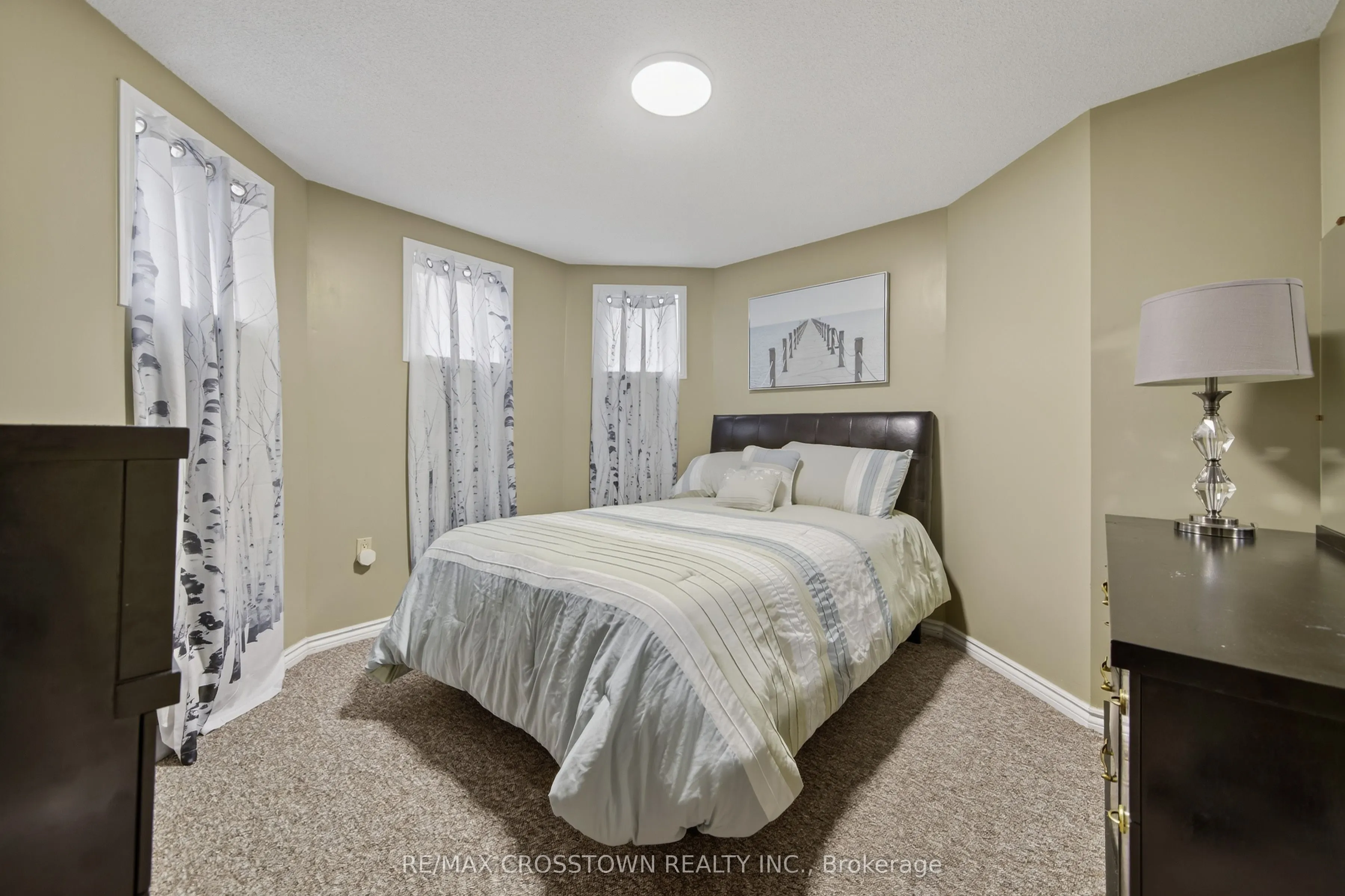 1258 Vincent Crescent