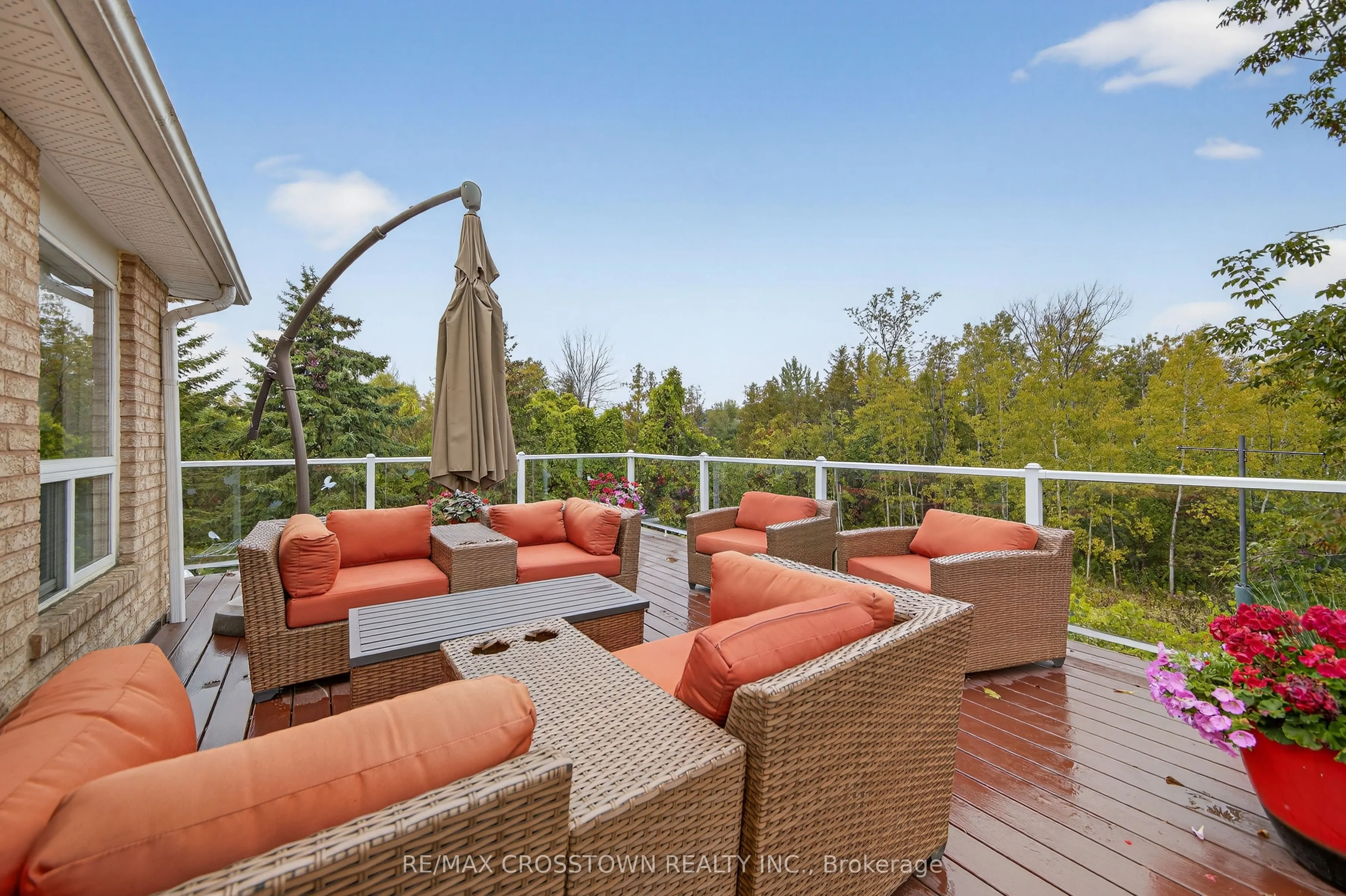 1258 Vincent Crescent