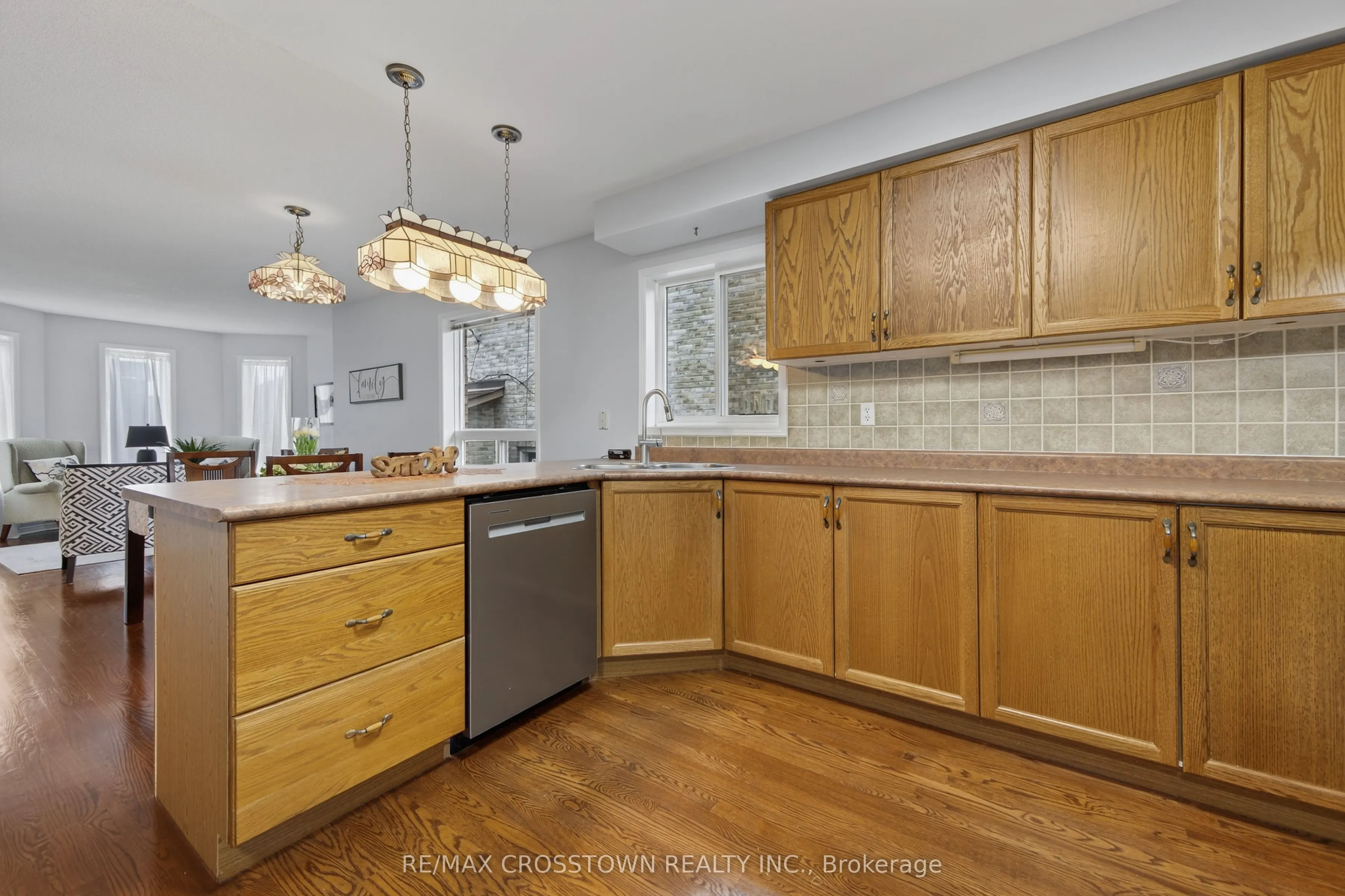 1258 Vincent Crescent