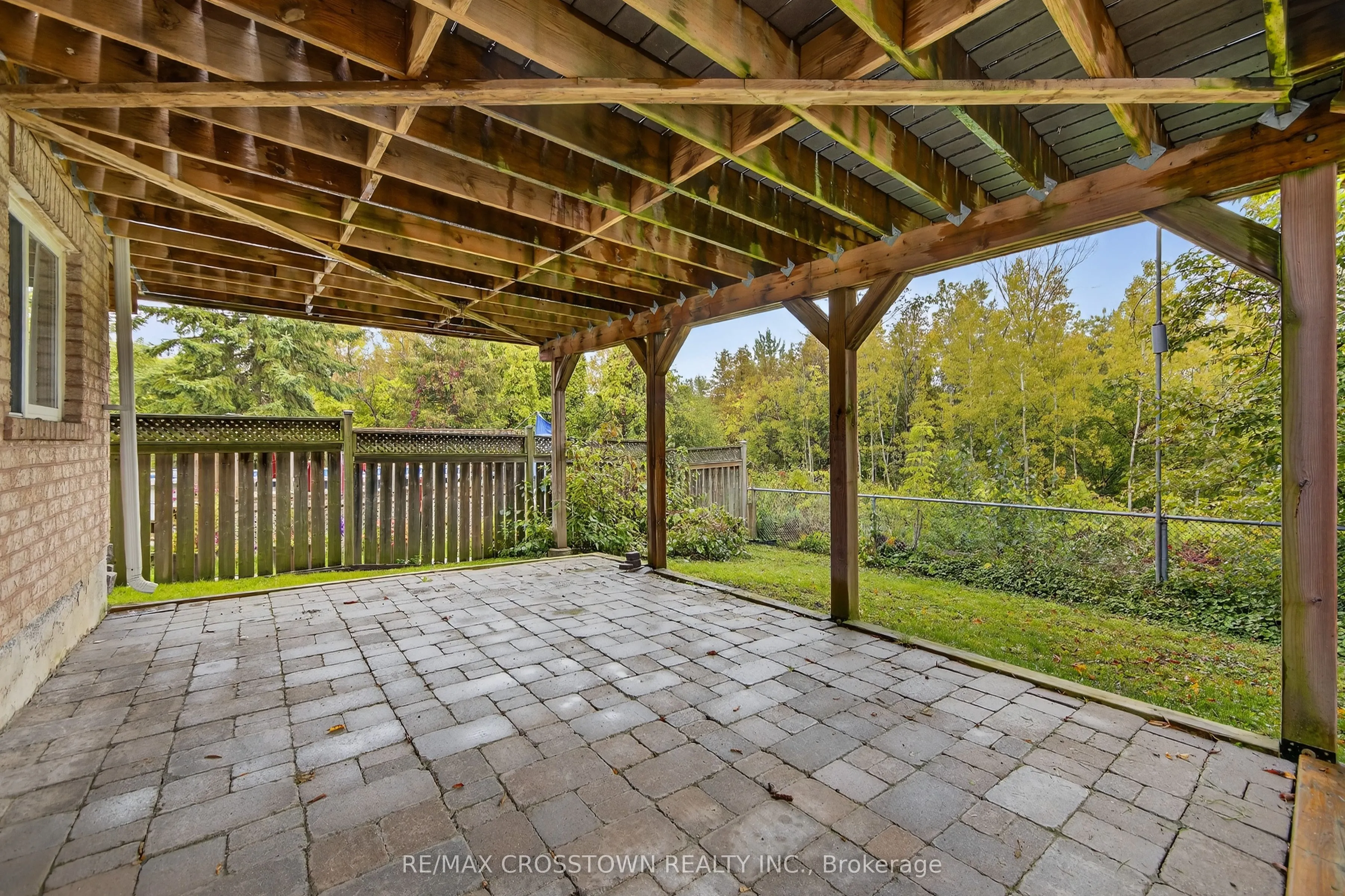 1258 Vincent Crescent