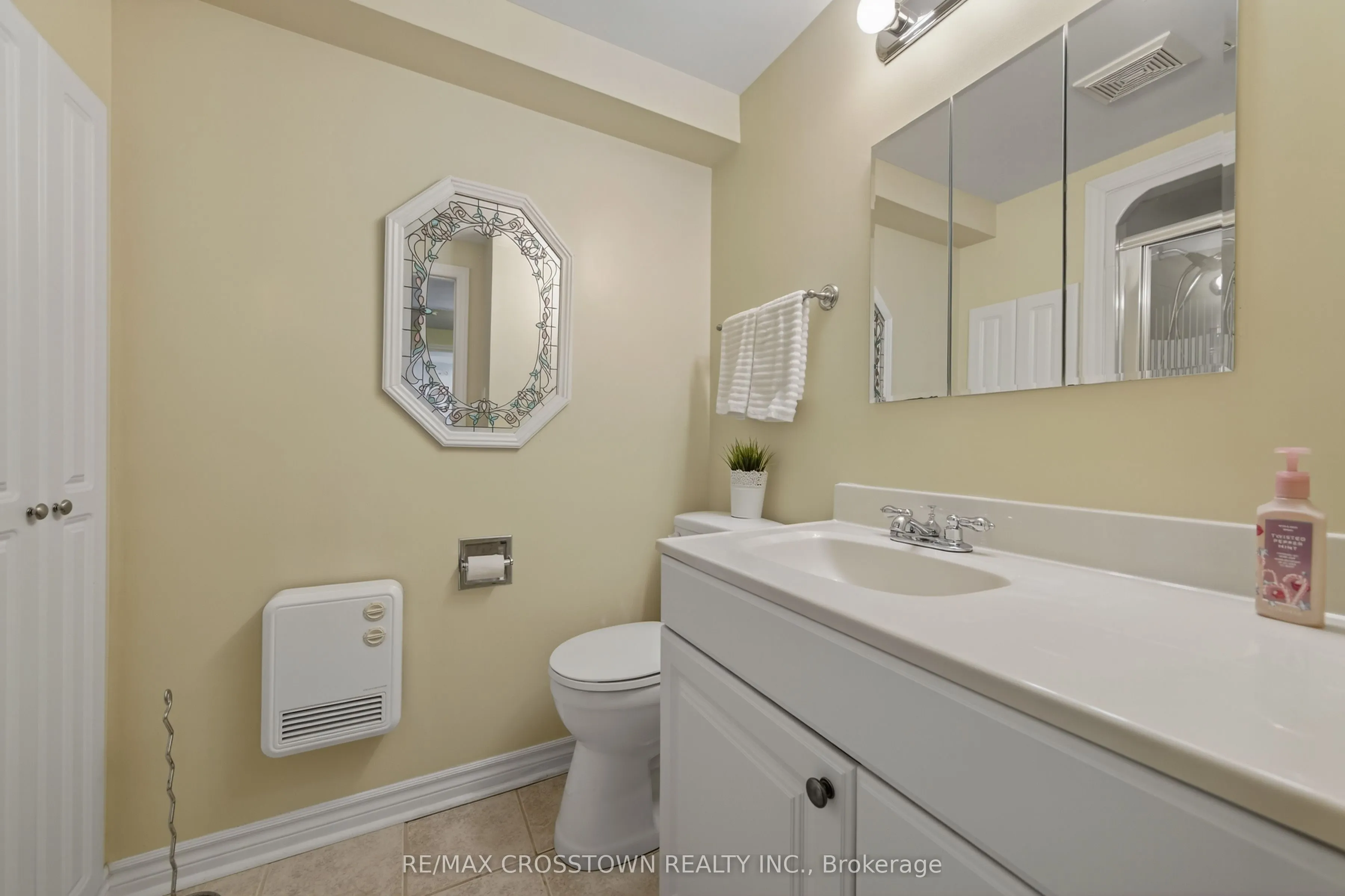 1258 Vincent Crescent