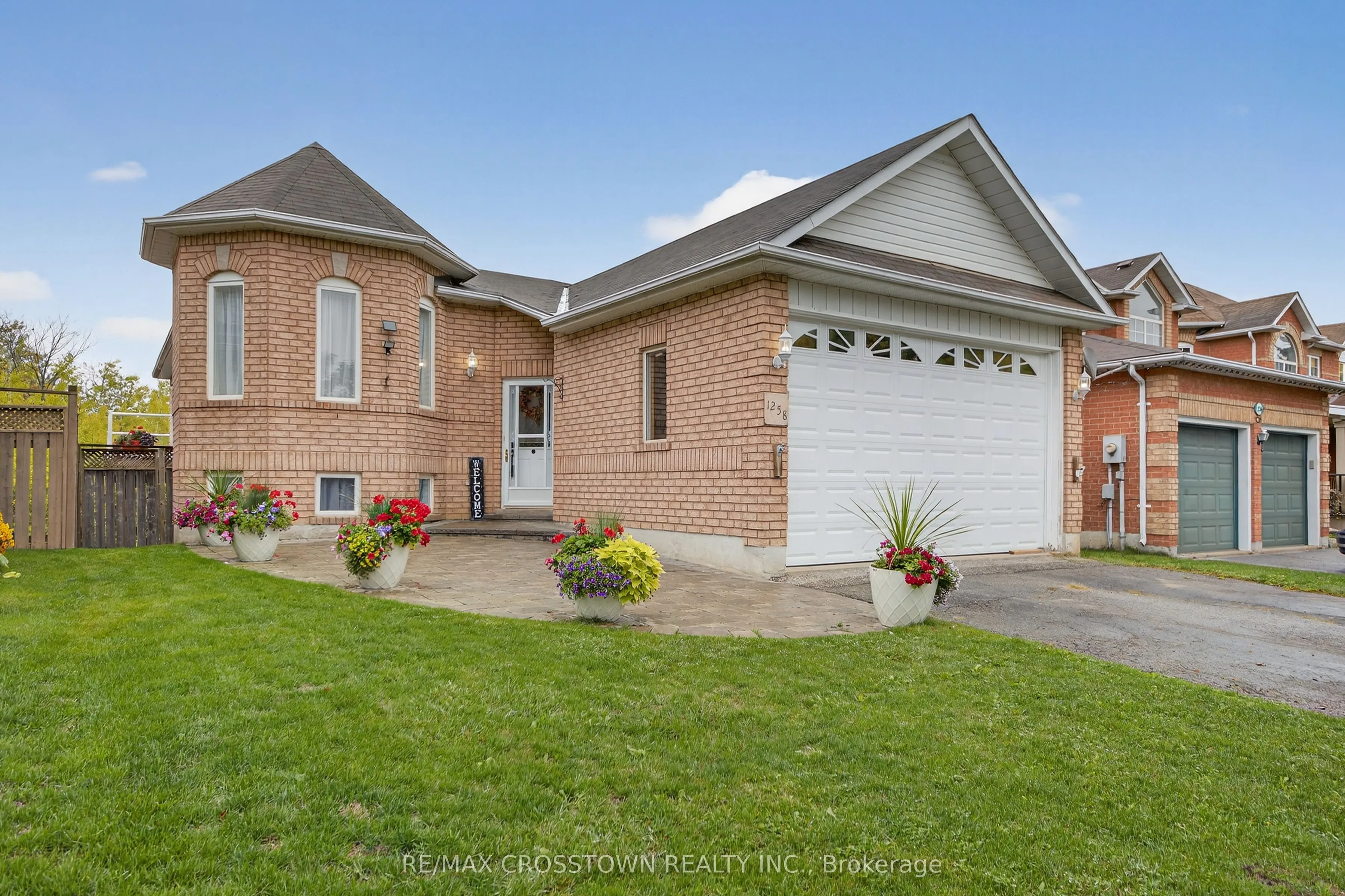 1258 Vincent Crescent