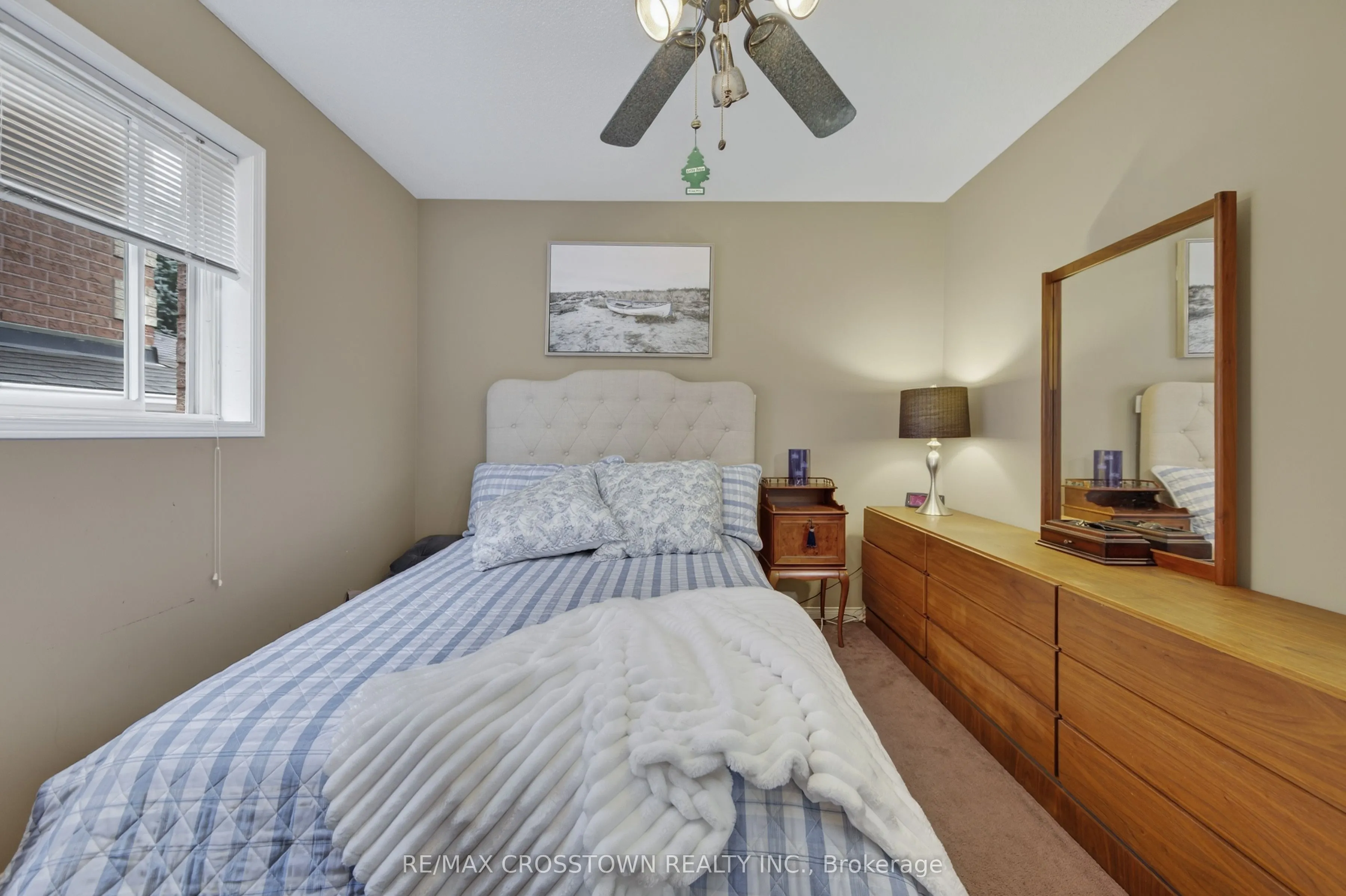 1258 Vincent Crescent