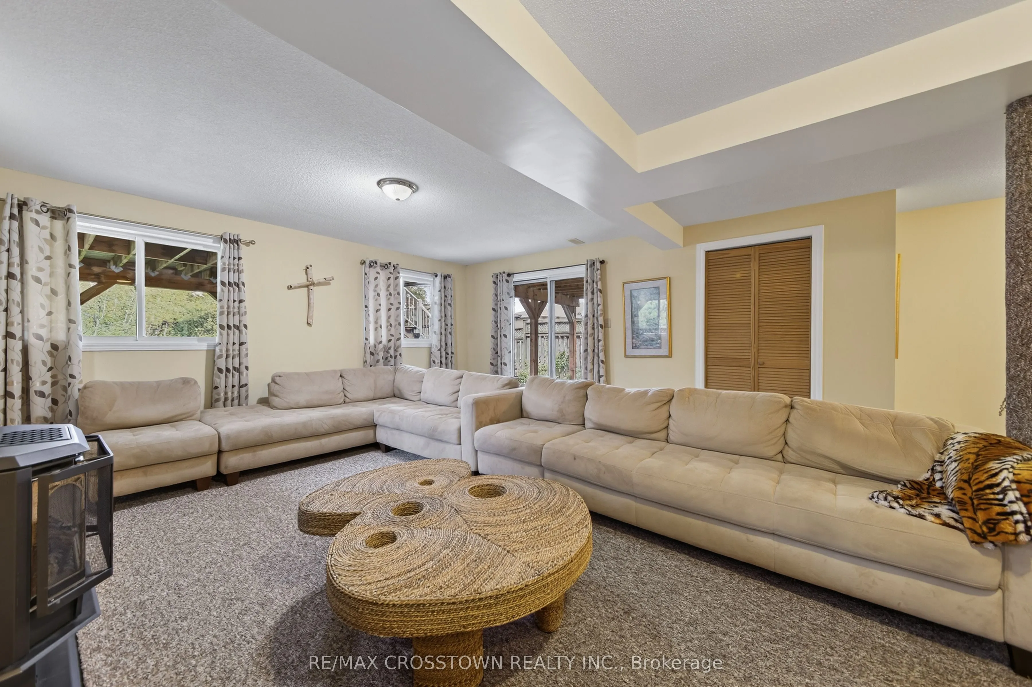 1258 Vincent Crescent