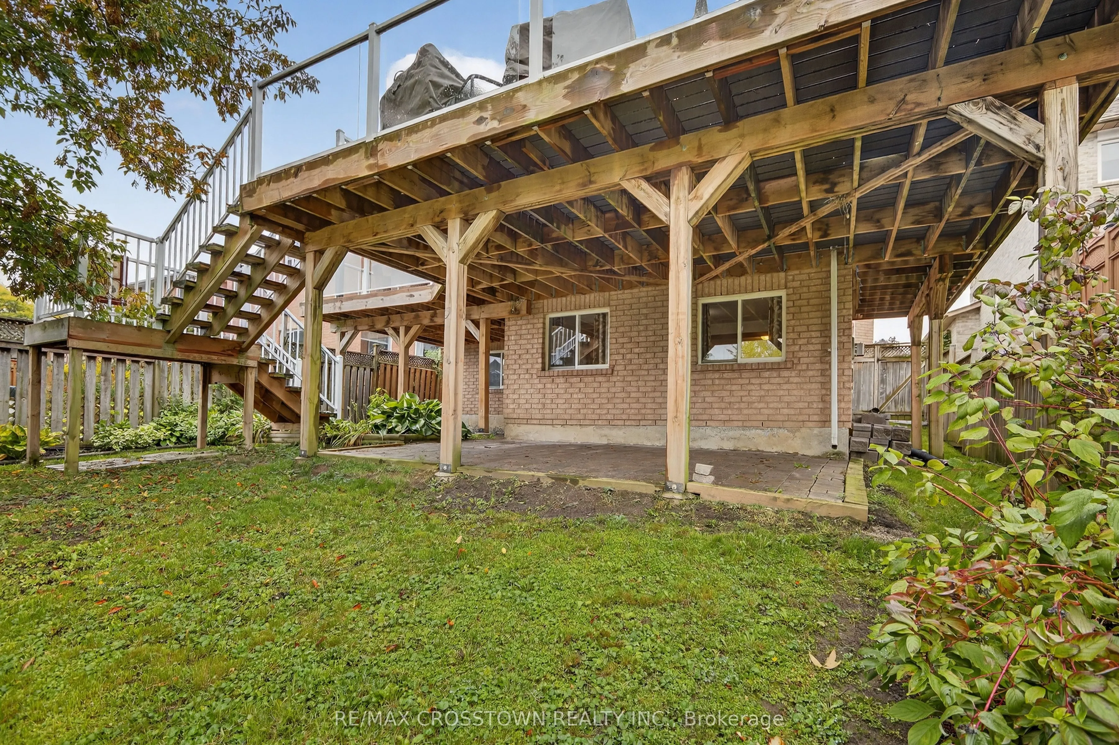 1258 Vincent Crescent