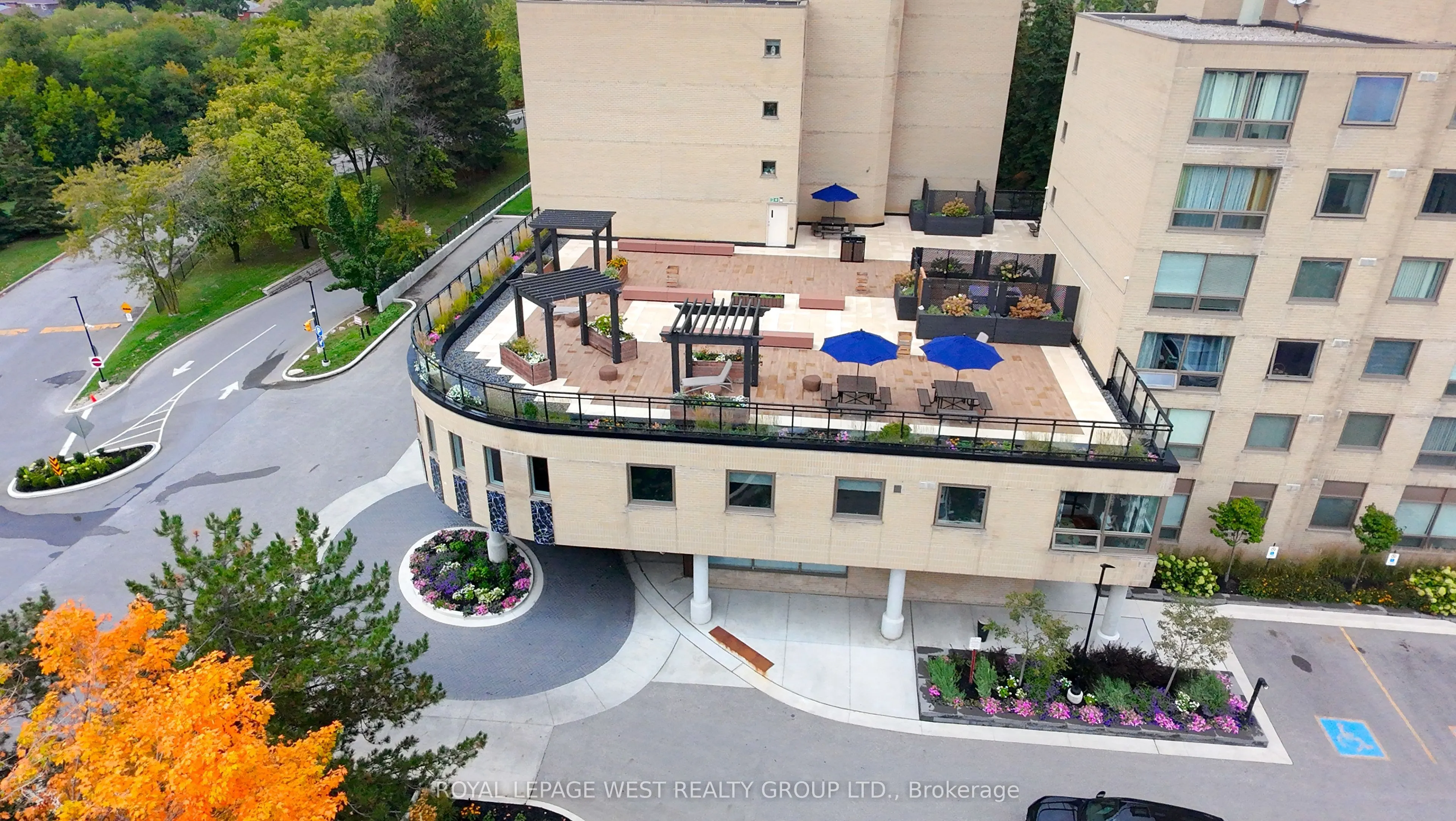 326 Major Mackenzie Drive E, #805