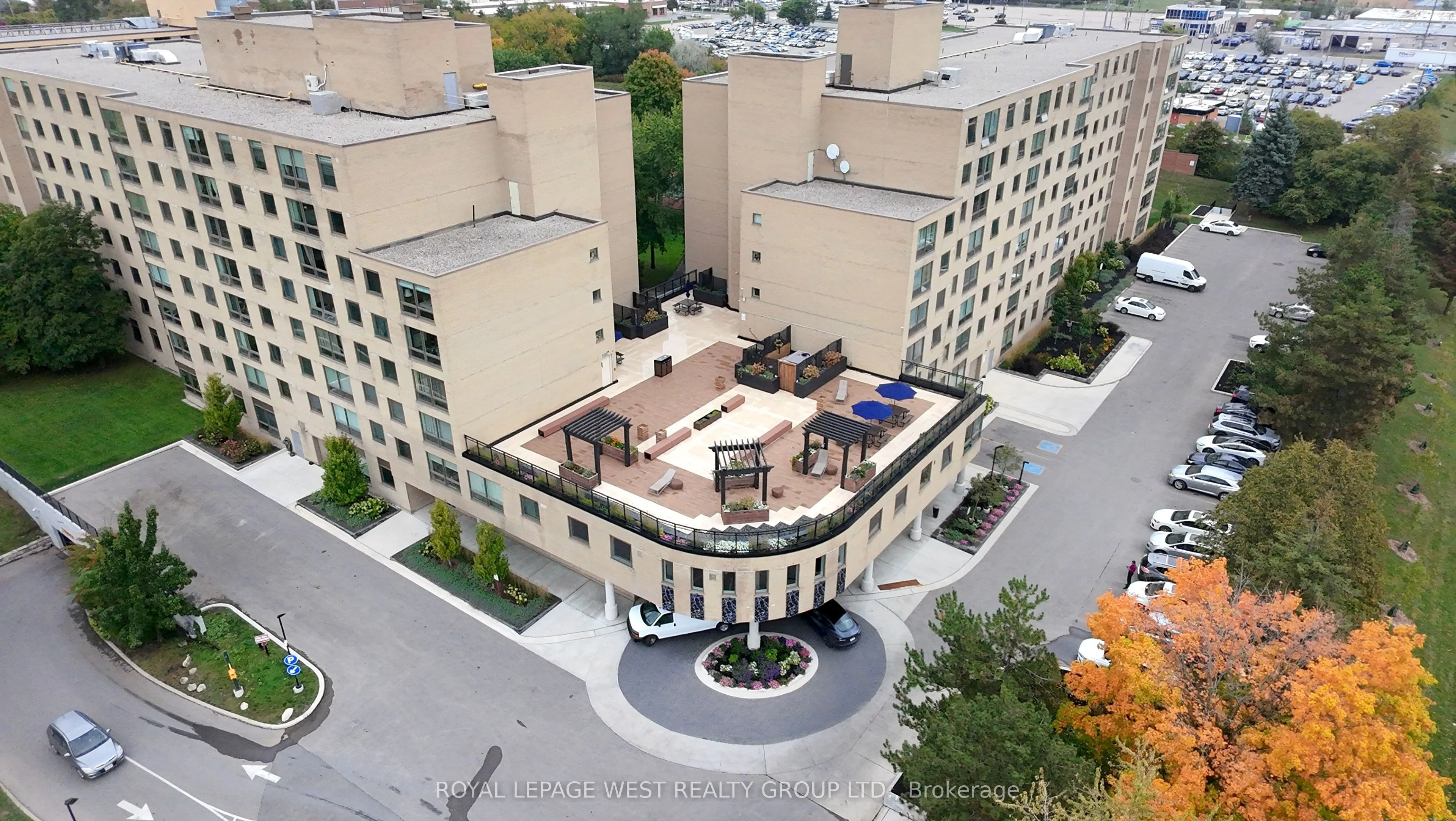 326 Major Mackenzie Drive E, #805