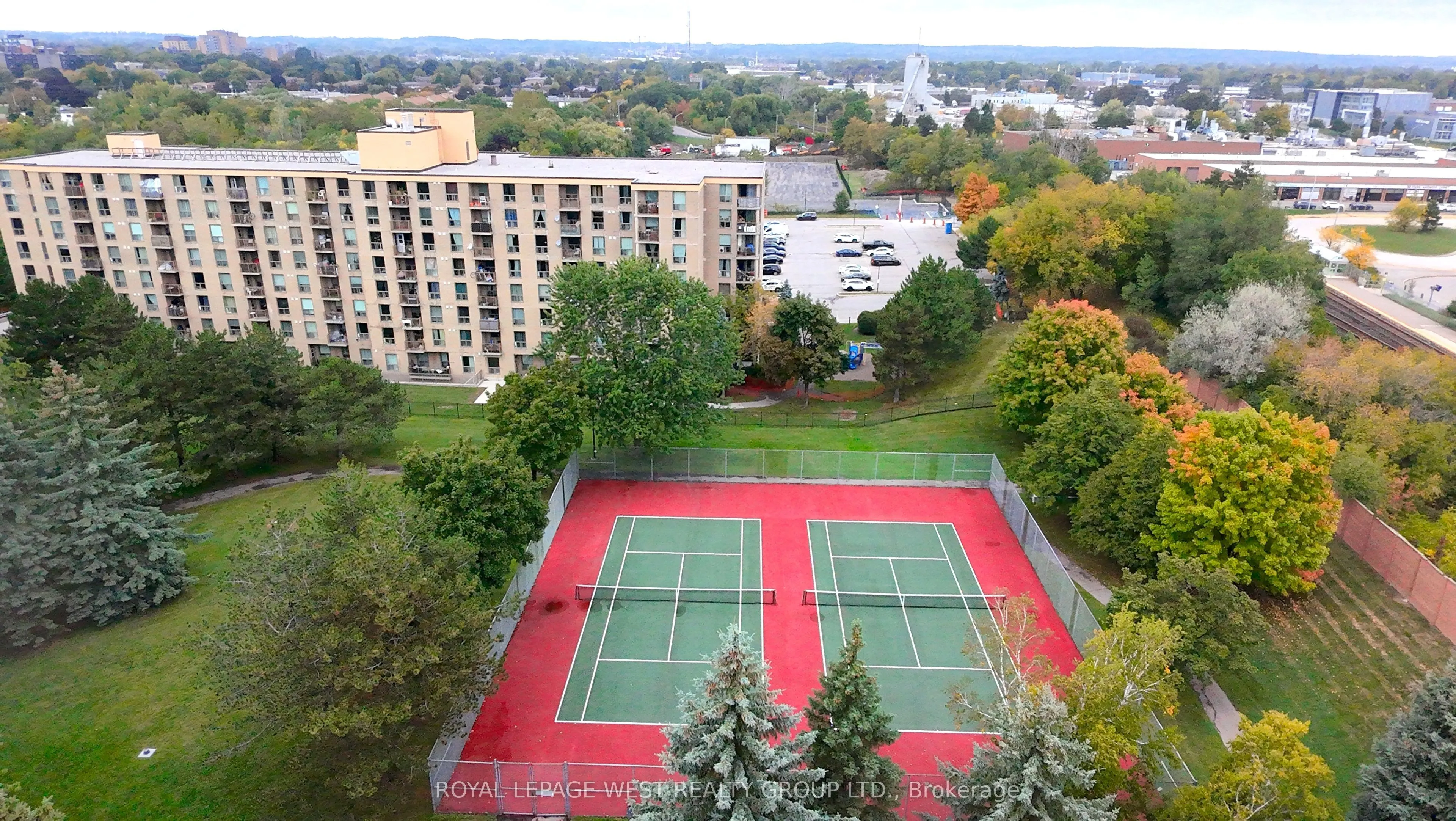 326 Major Mackenzie Drive E, #805