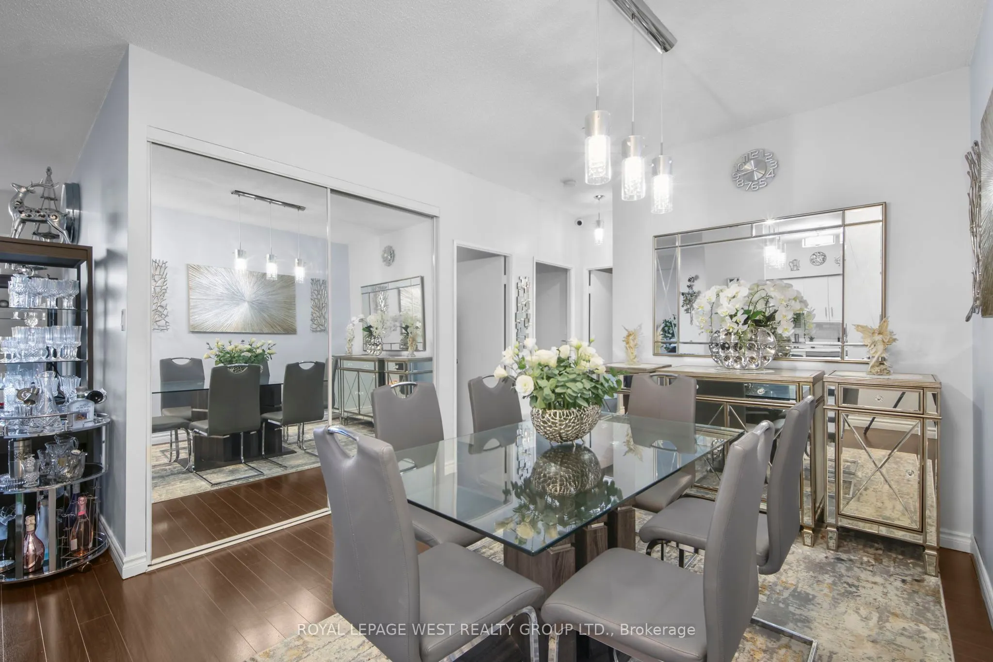 326 Major Mackenzie Drive E, #805