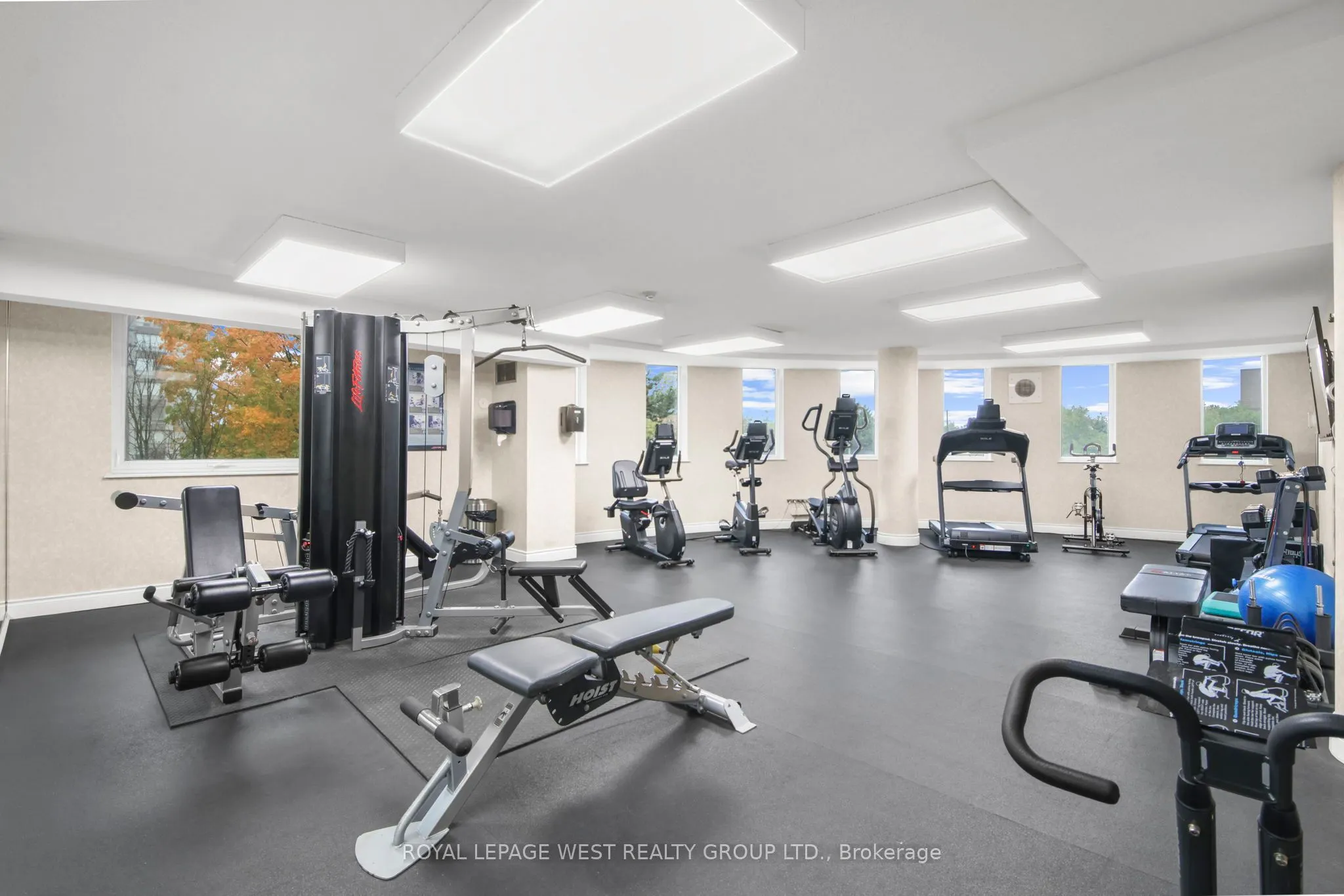 326 Major Mackenzie Drive E, #805