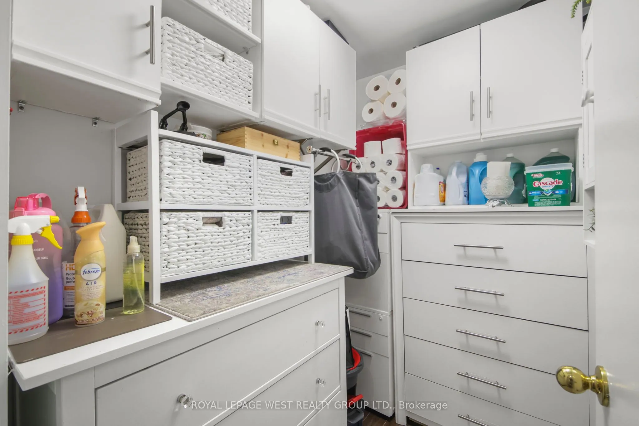 326 Major Mackenzie Drive E, #805