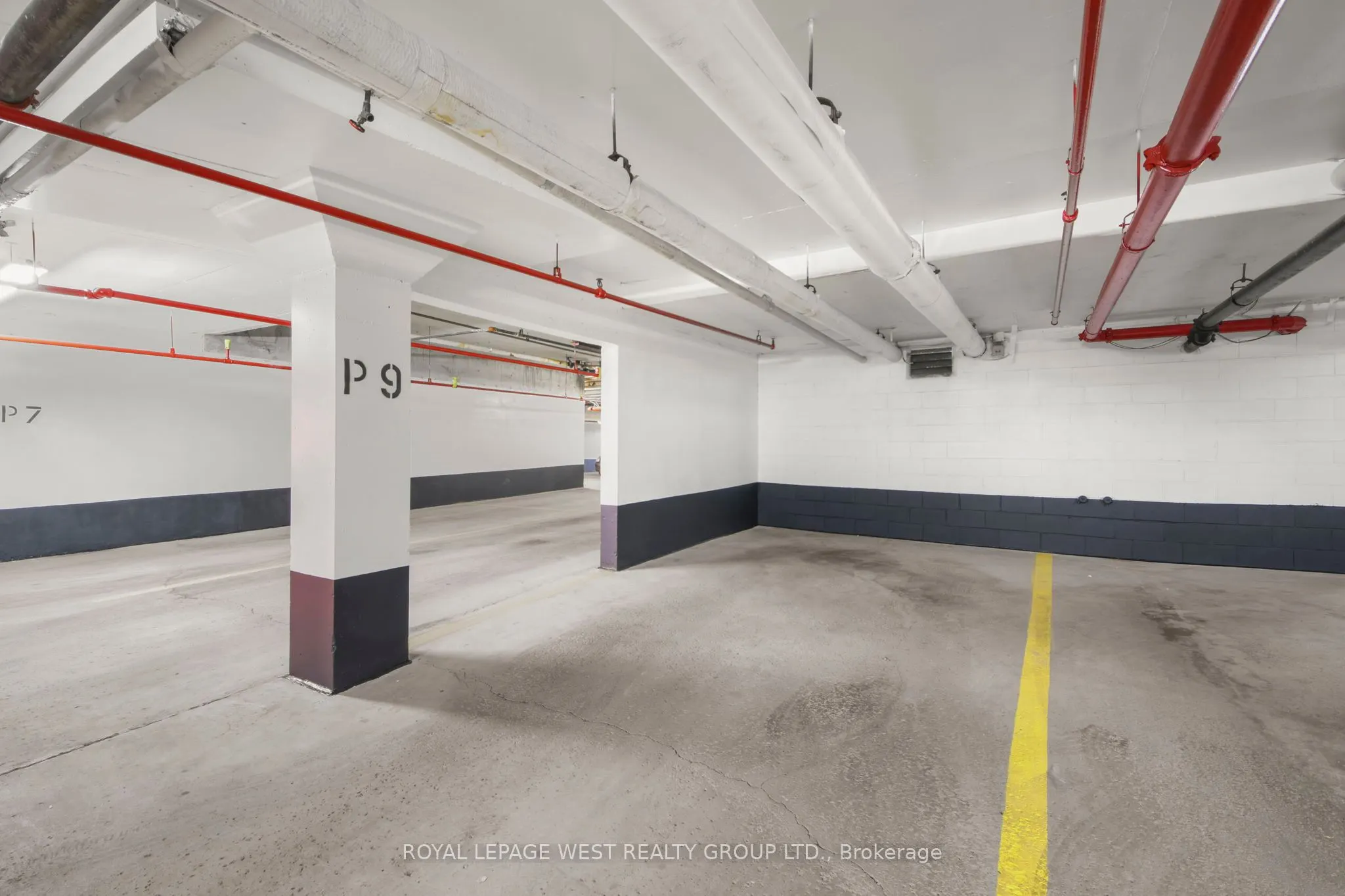 326 Major Mackenzie Drive E, #805
