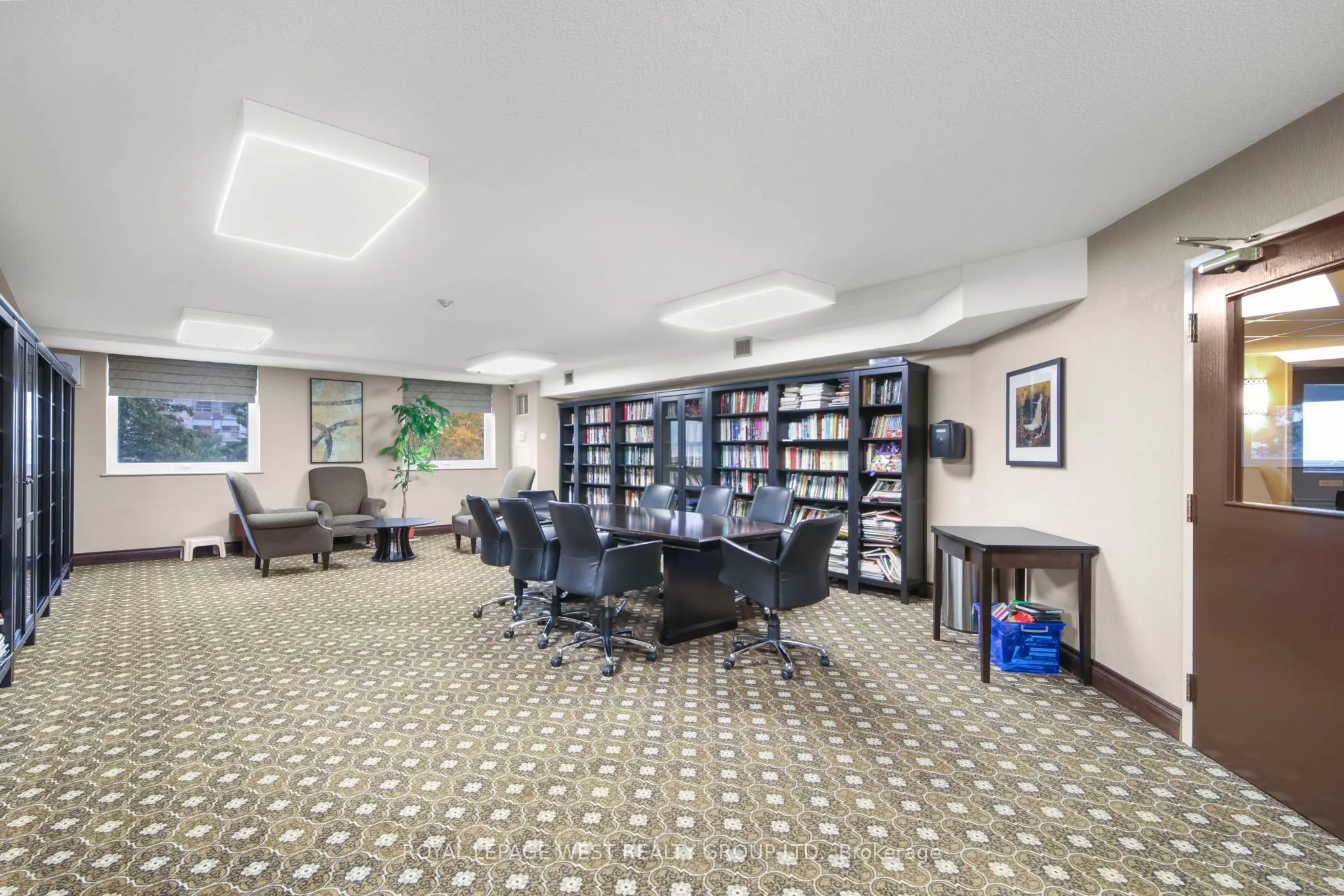 326 Major Mackenzie Drive E, #805