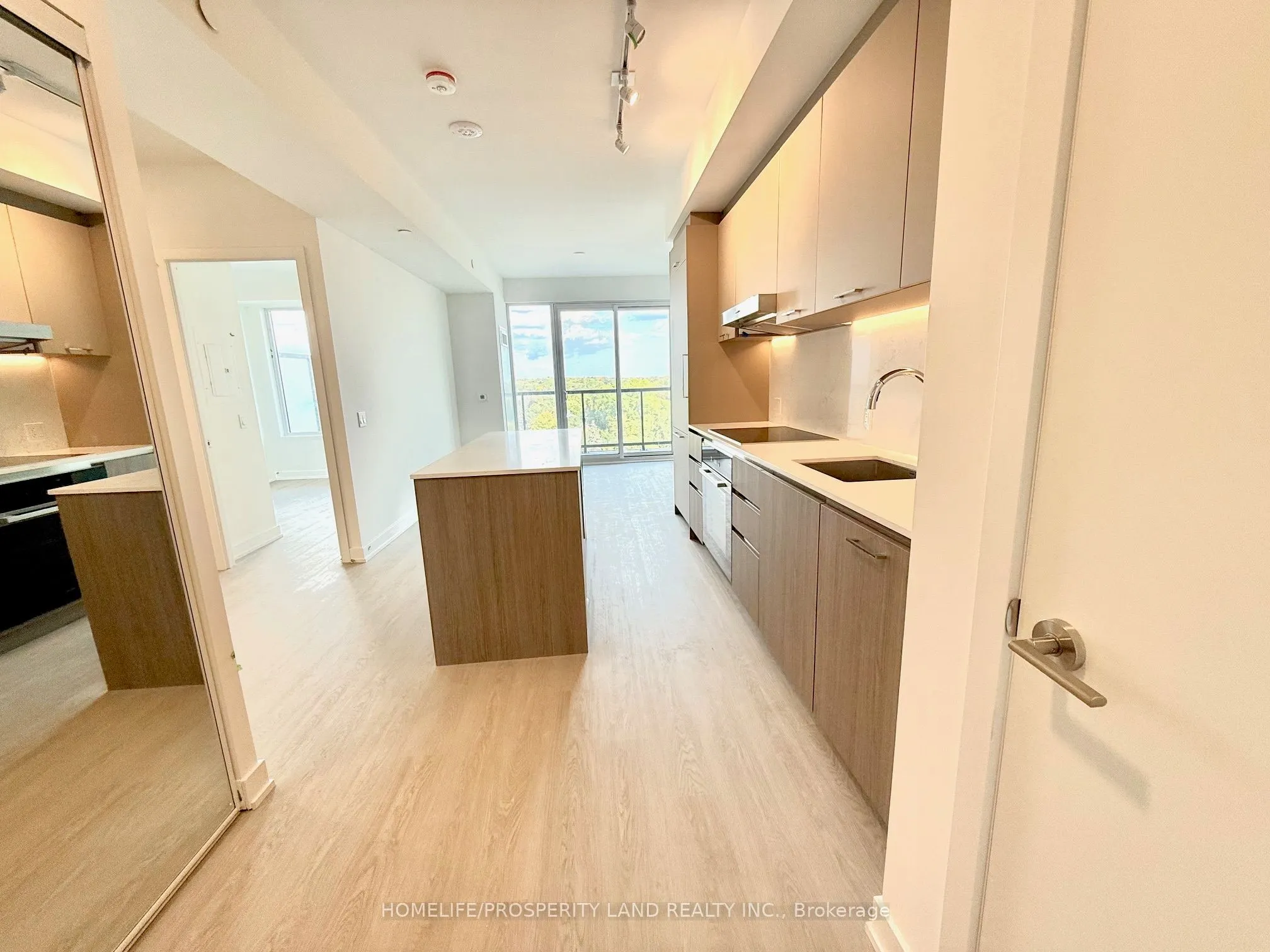8188 Yonge Street, #814