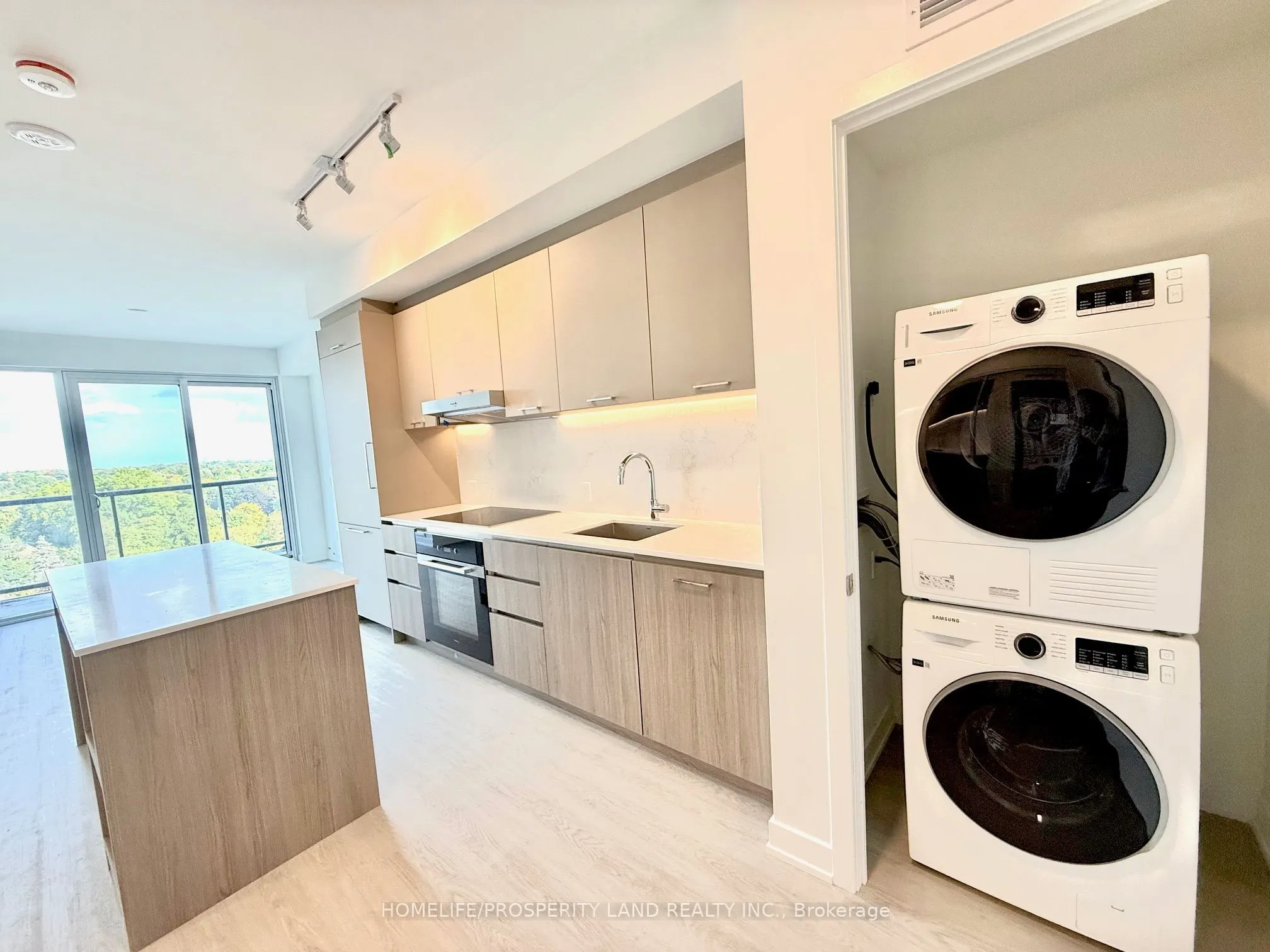 8188 Yonge Street, #814
