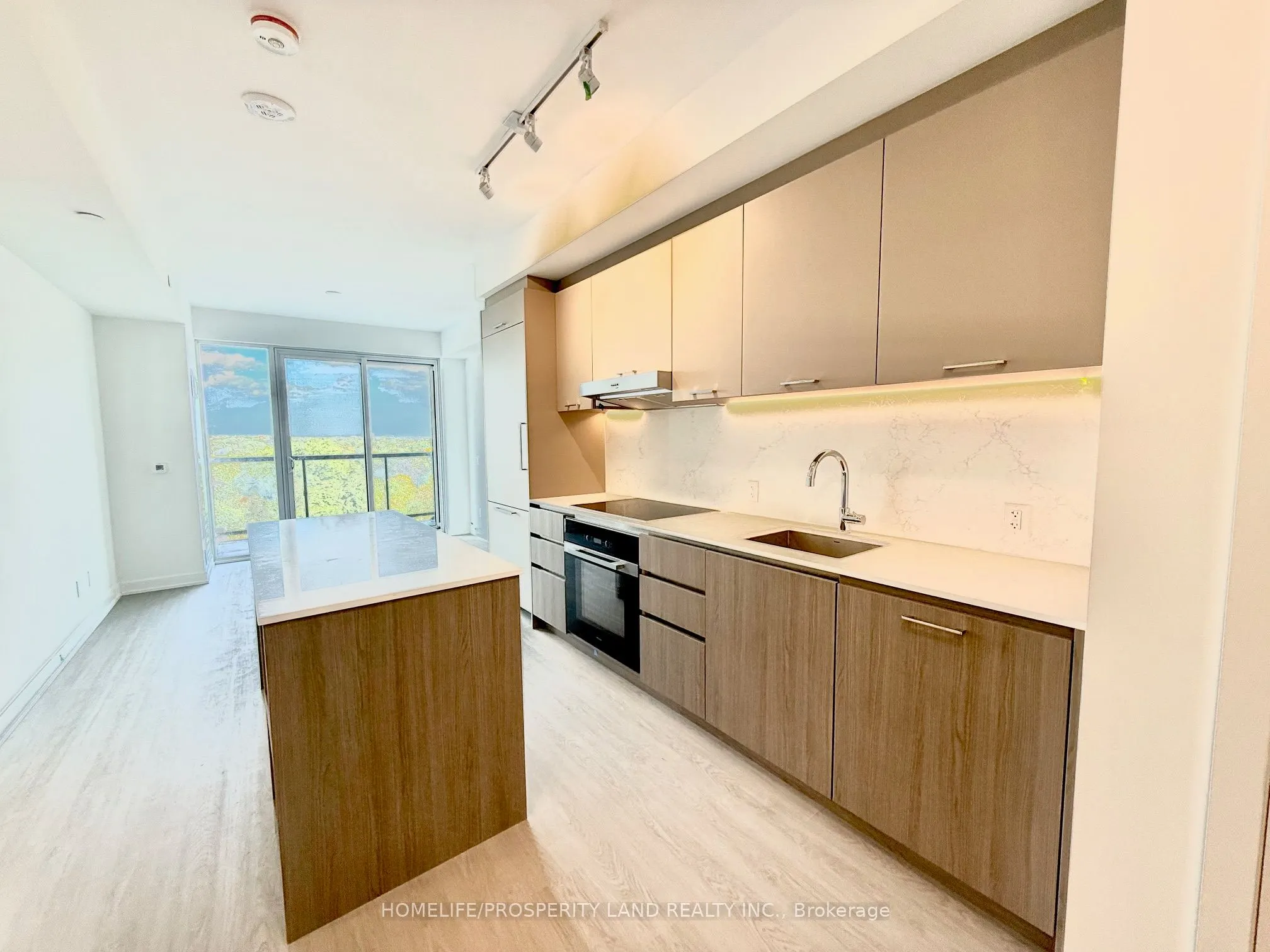 8188 Yonge Street, #814