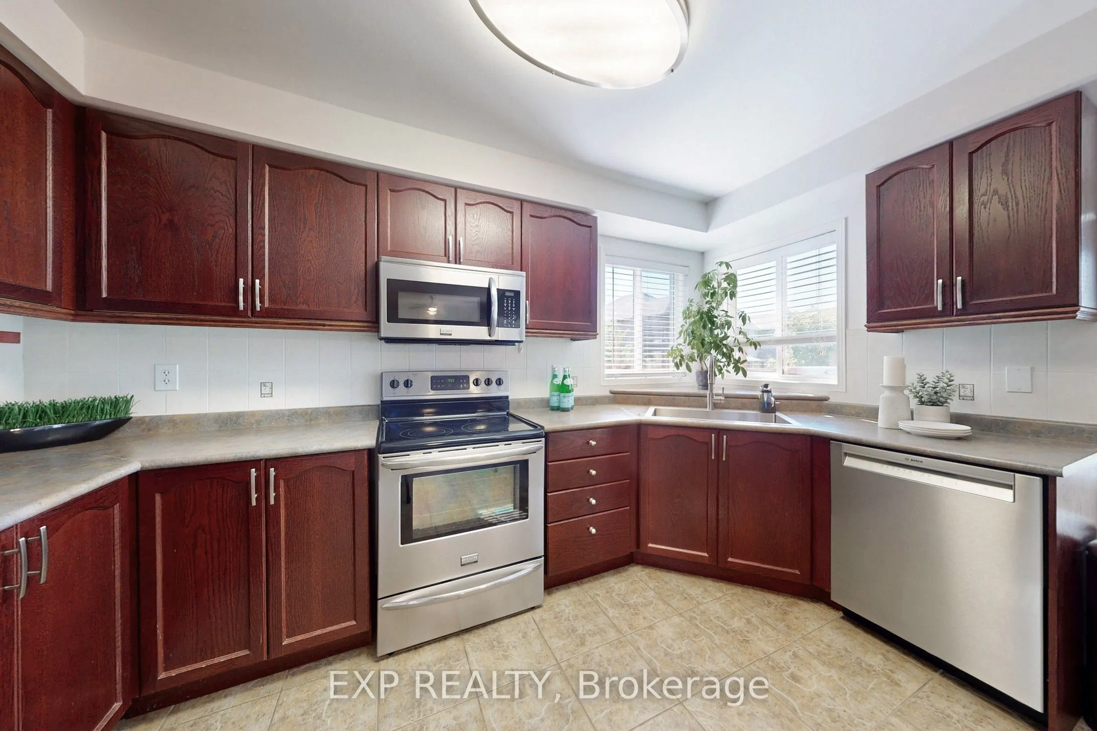 1511 Ceresino Crescent