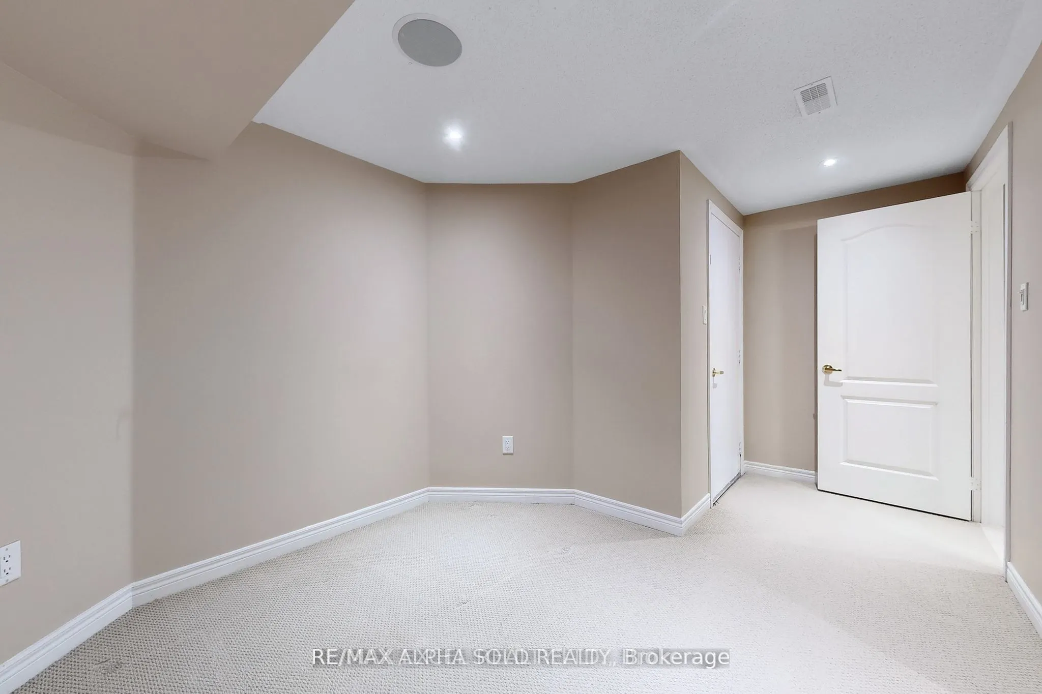 60 Gordon Weeden Road