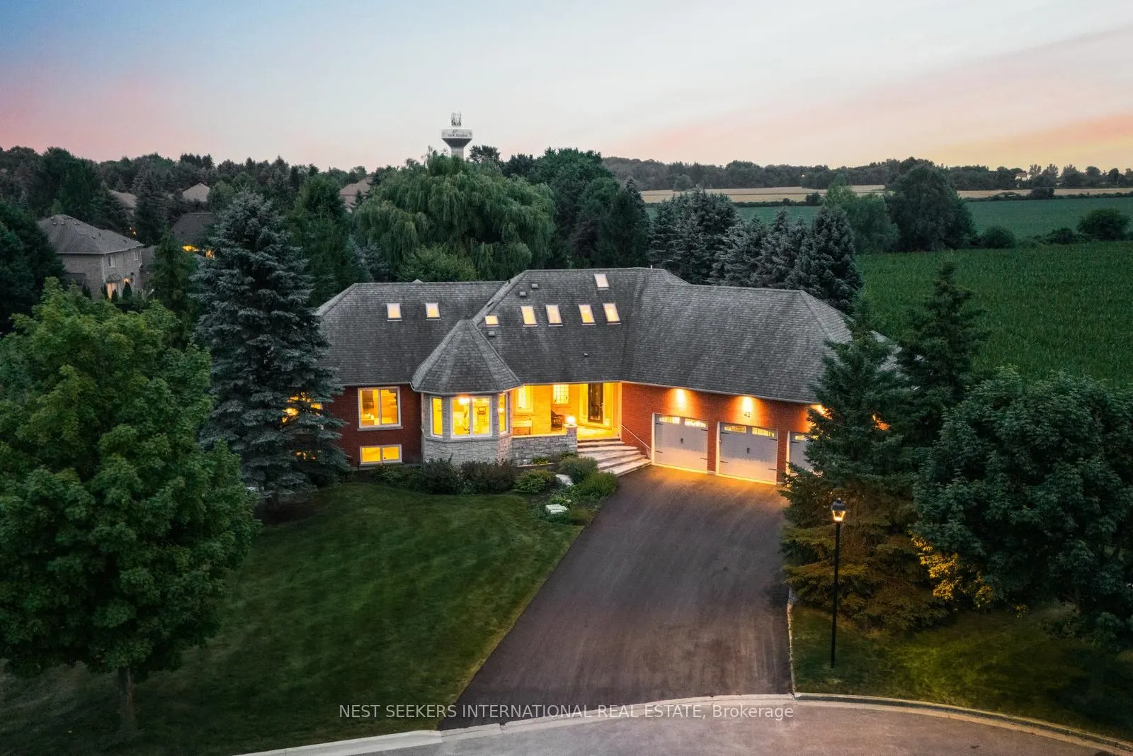 42 Witherspoon Way