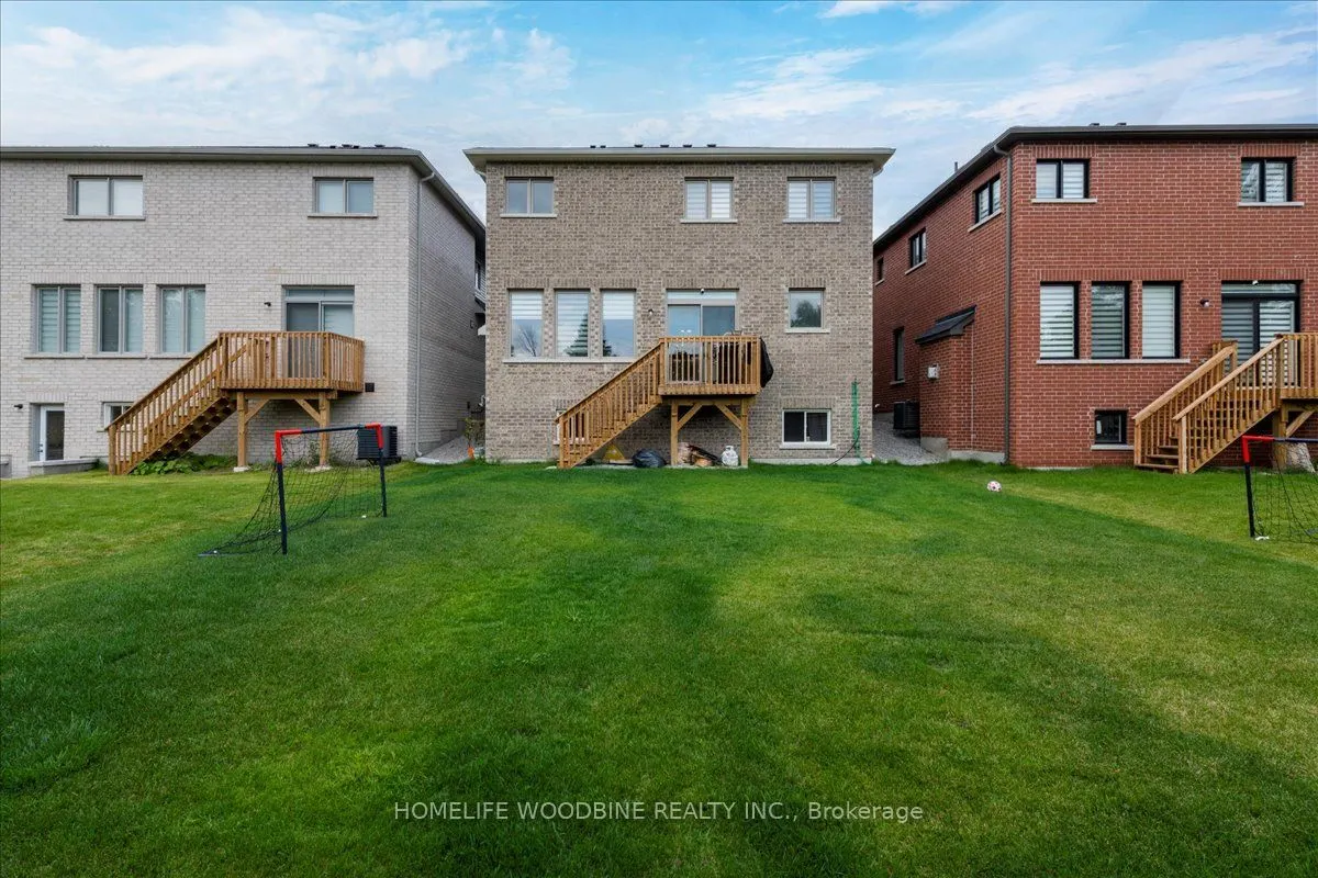 21 Wakefield Boulevard