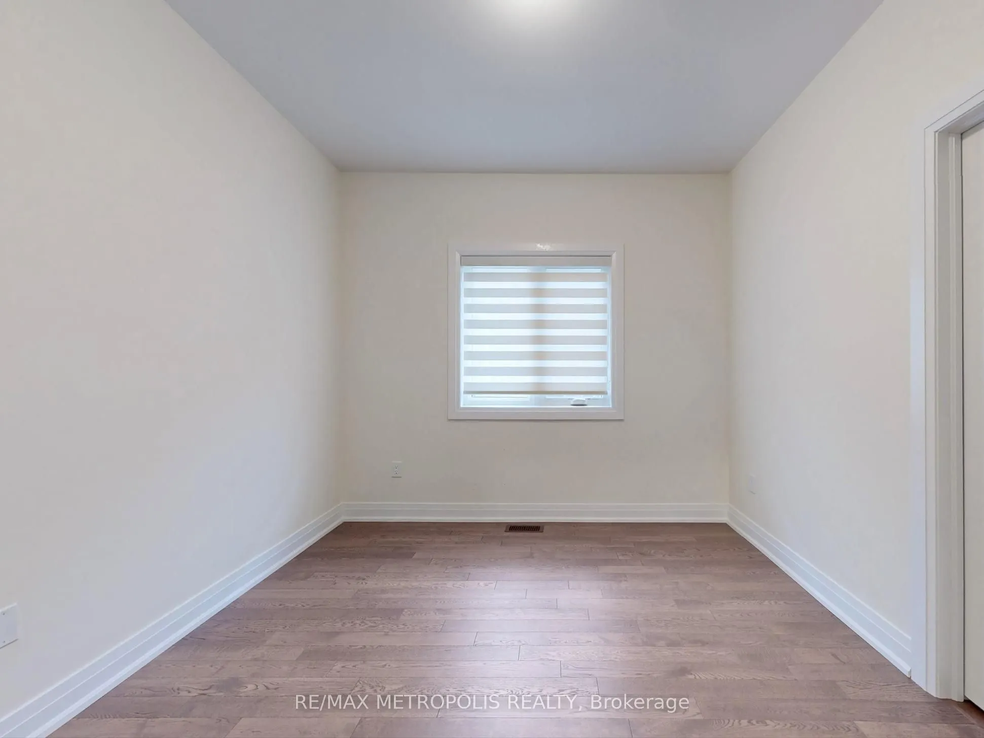 21 La Reine Avenue, #MAIN