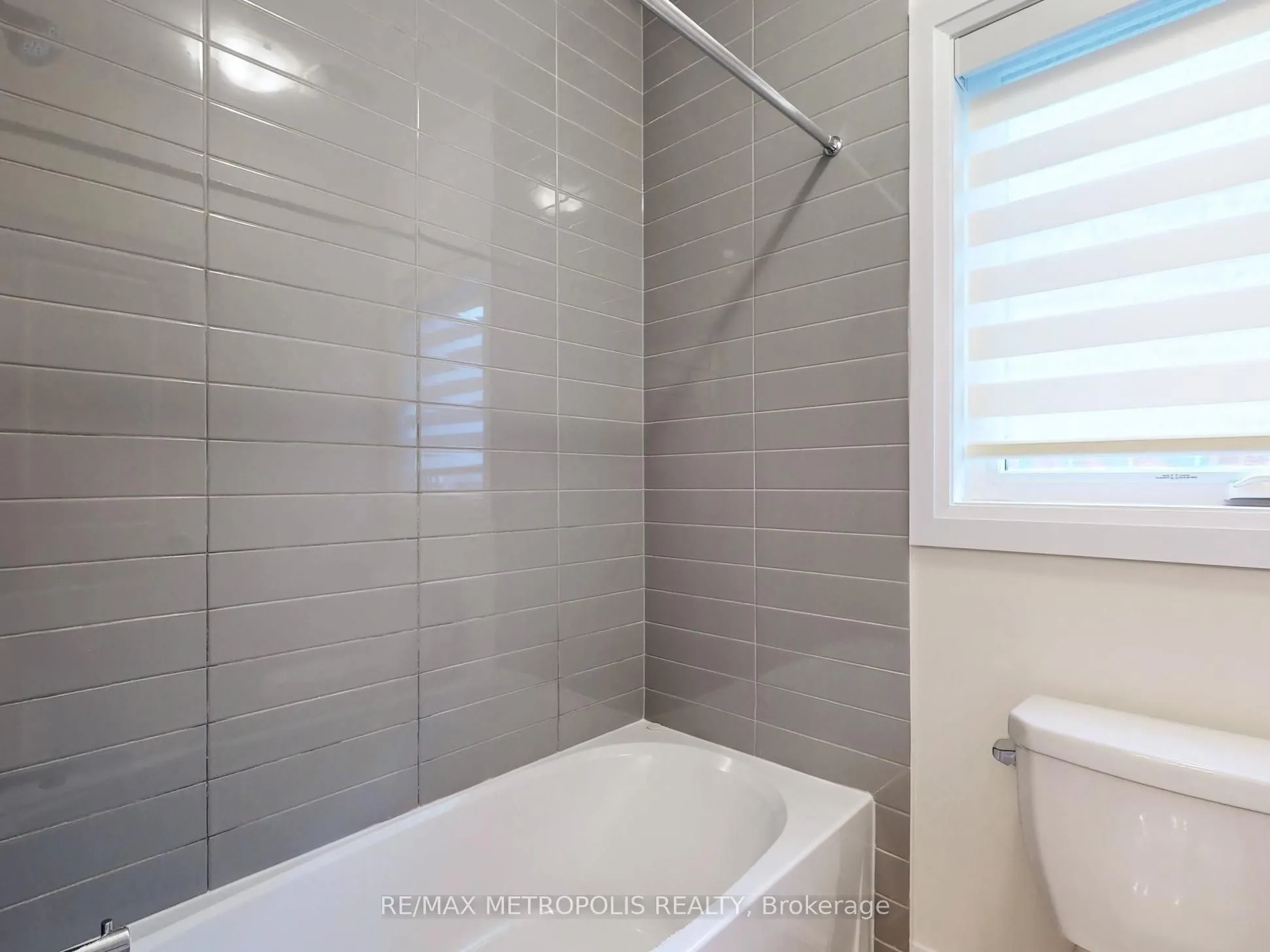 21 La Reine Avenue, #MAIN