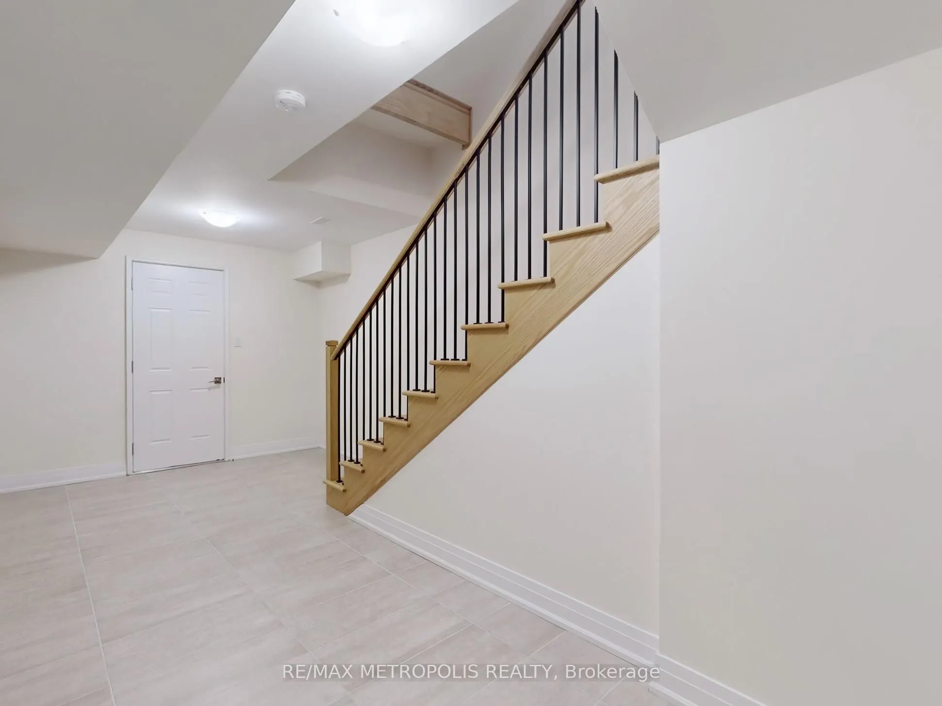 21 La Reine Avenue, #MAIN