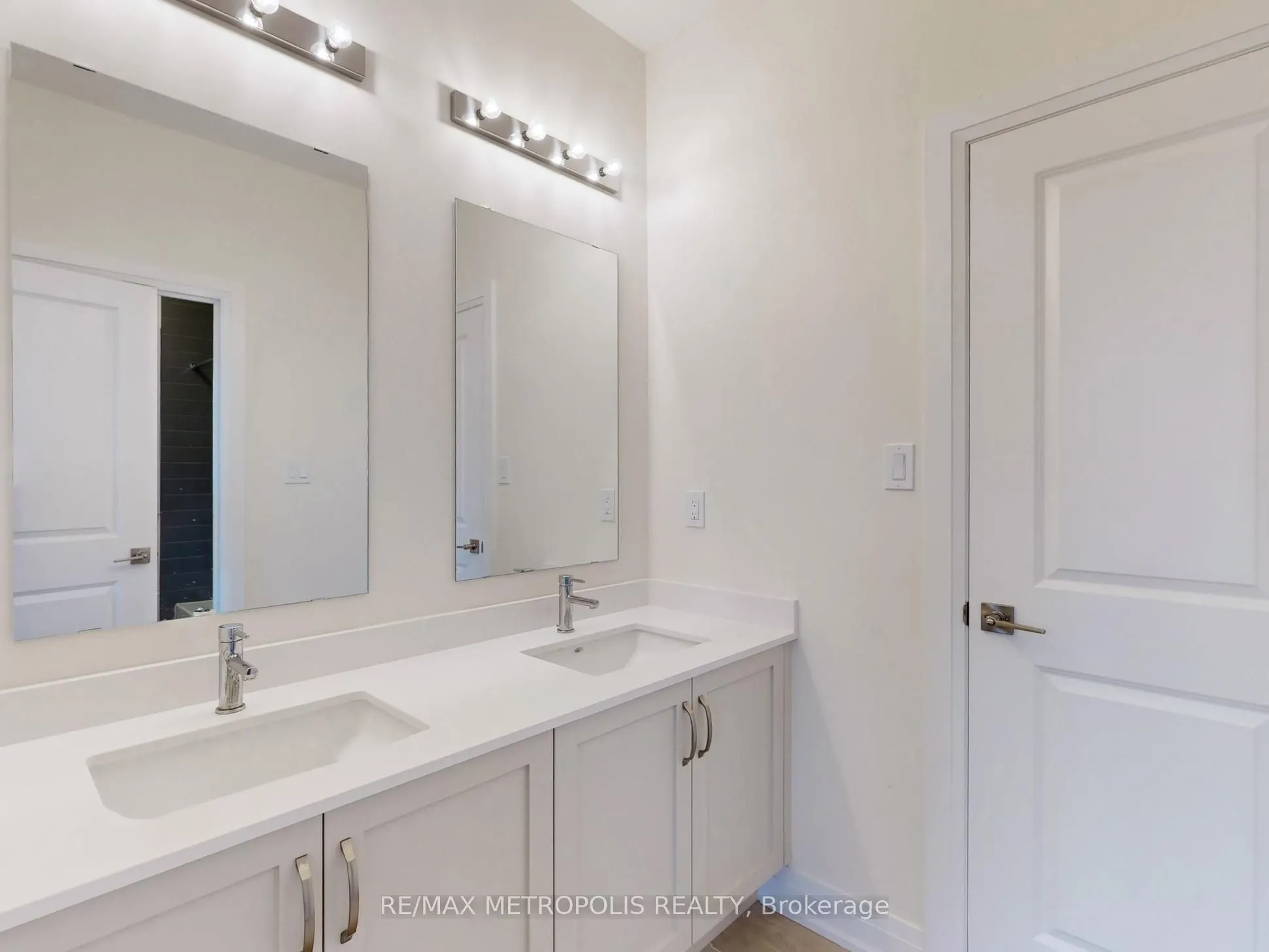 21 La Reine Avenue, #MAIN