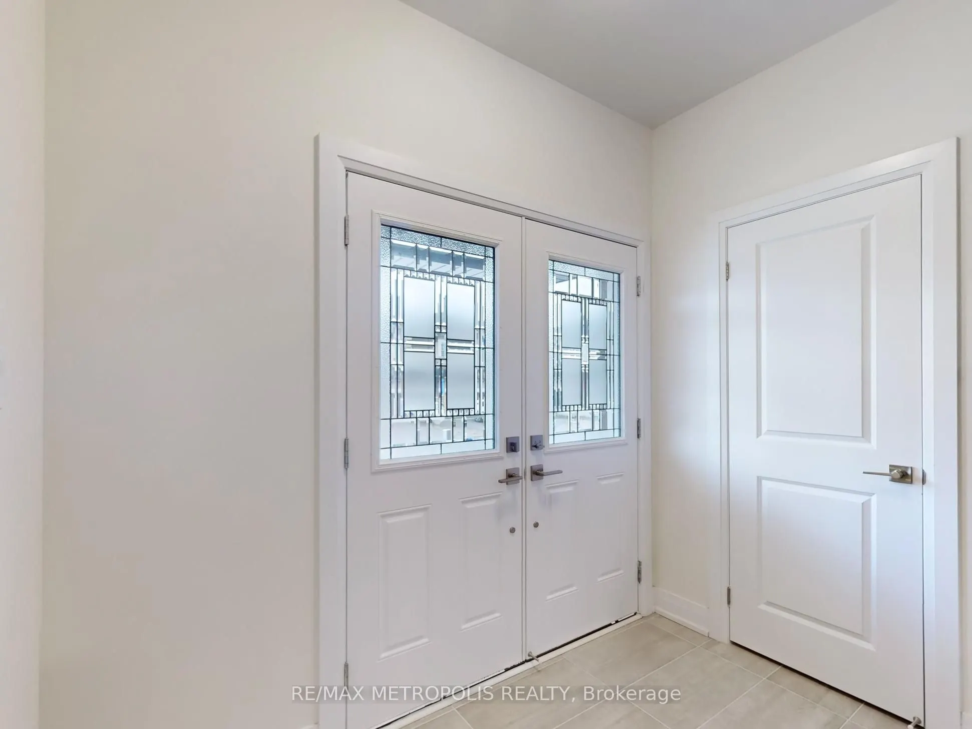 21 La Reine Avenue, #MAIN