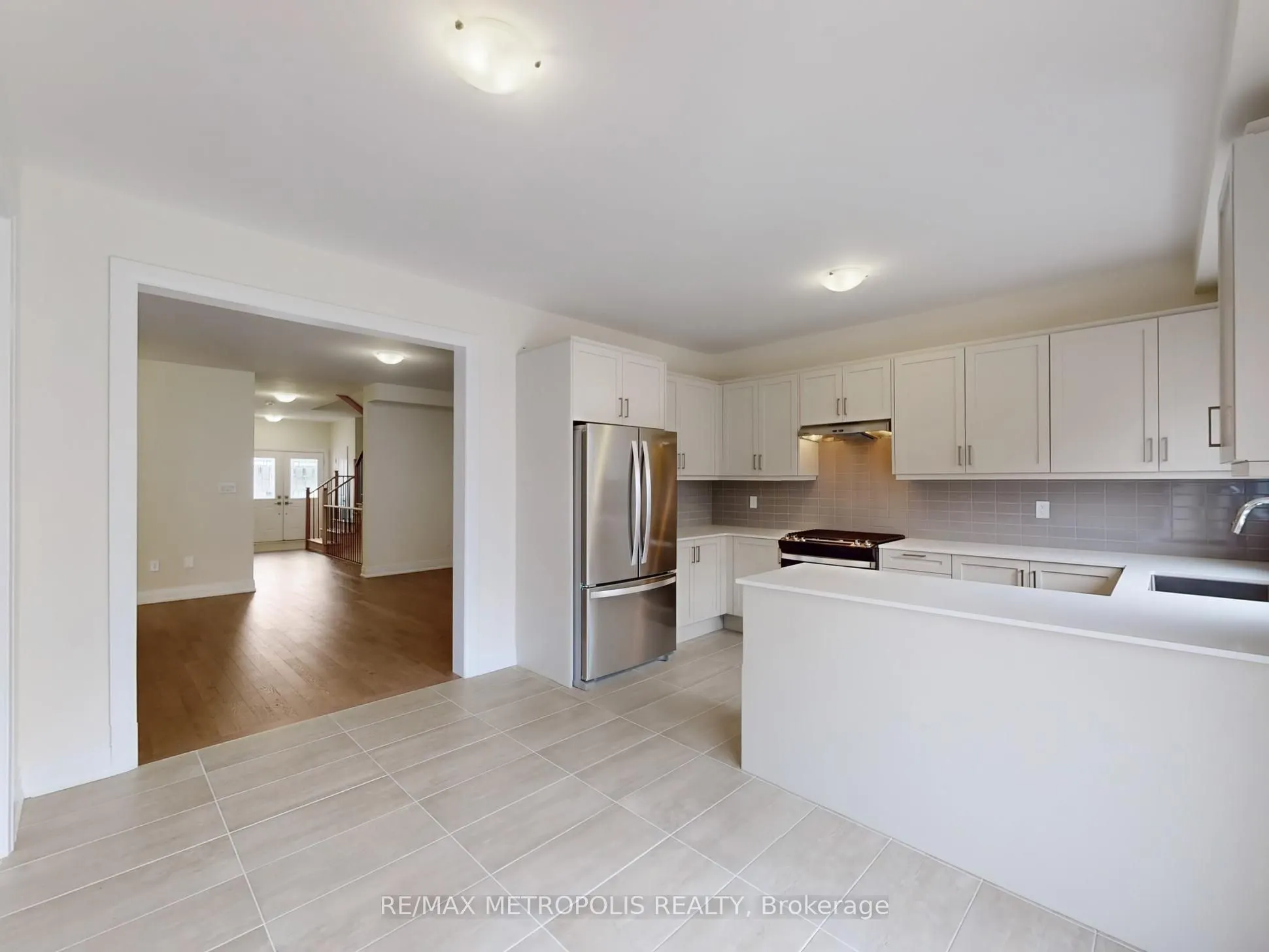 21 La Reine Avenue, #MAIN