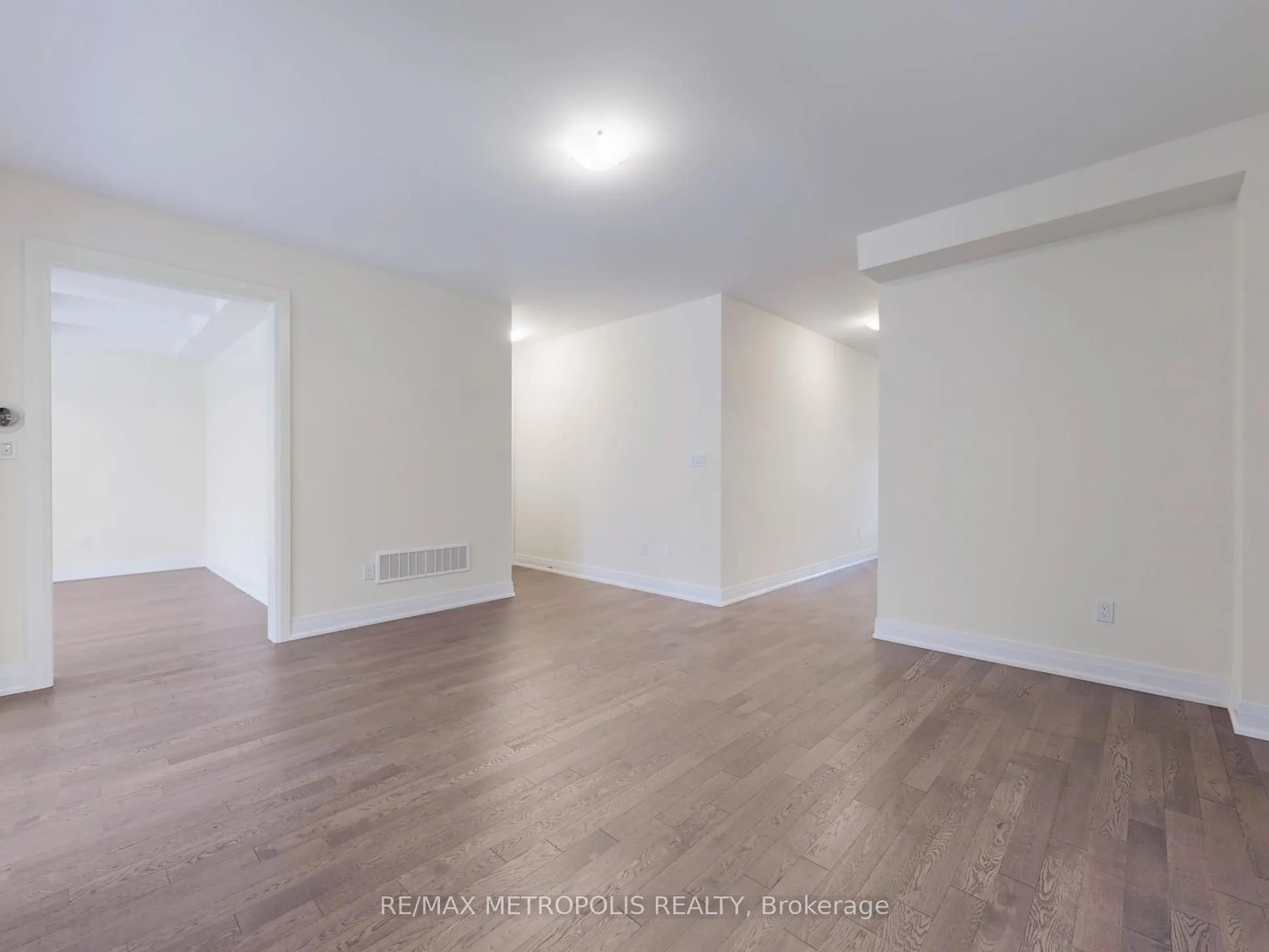 21 La Reine Avenue, #MAIN