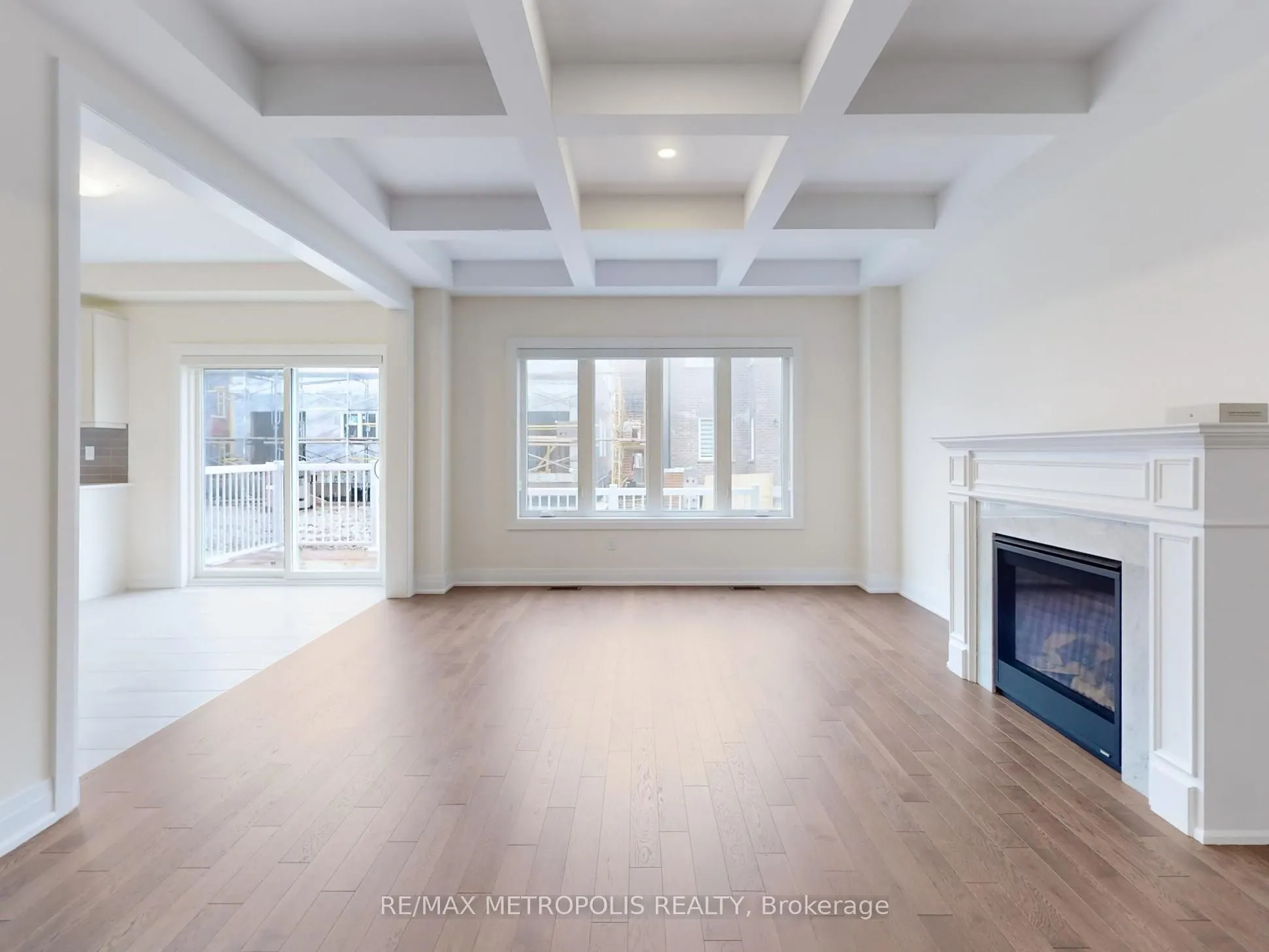 21 La Reine Avenue, #MAIN