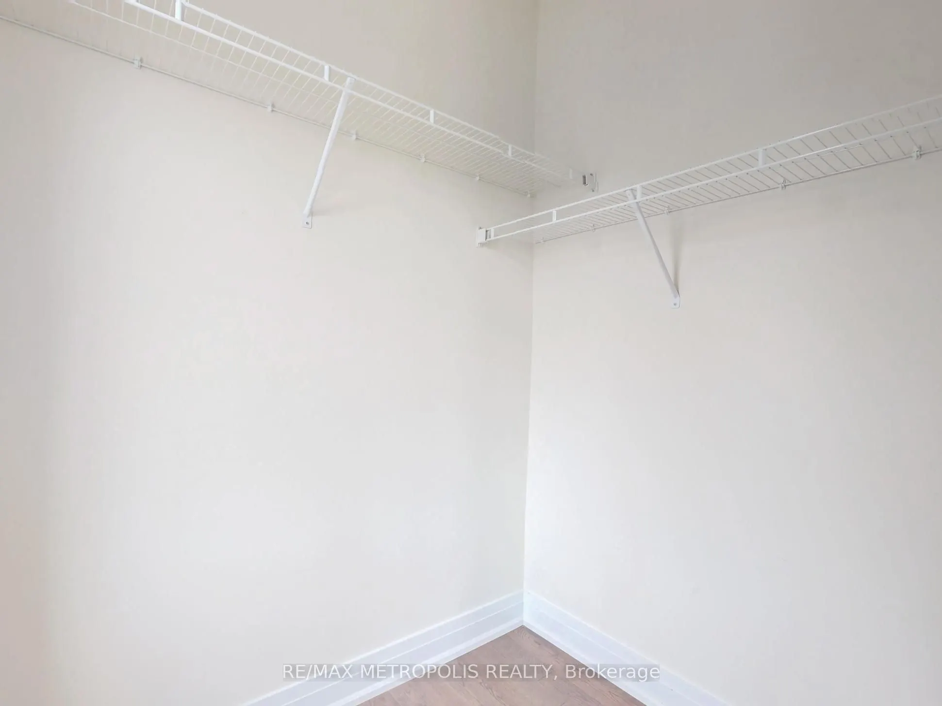 21 La Reine Avenue, #MAIN
